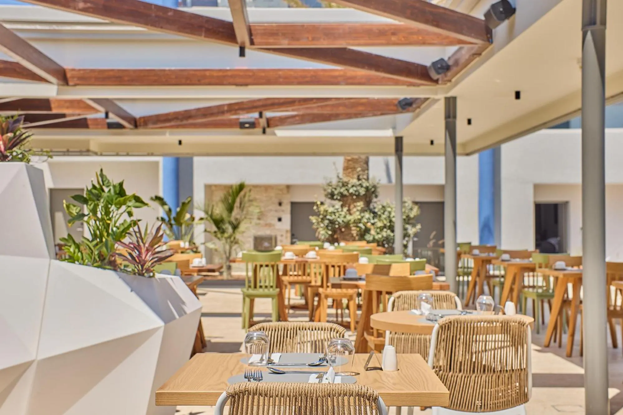 Restaurant/places to eat in Paralos Kosta Alímia