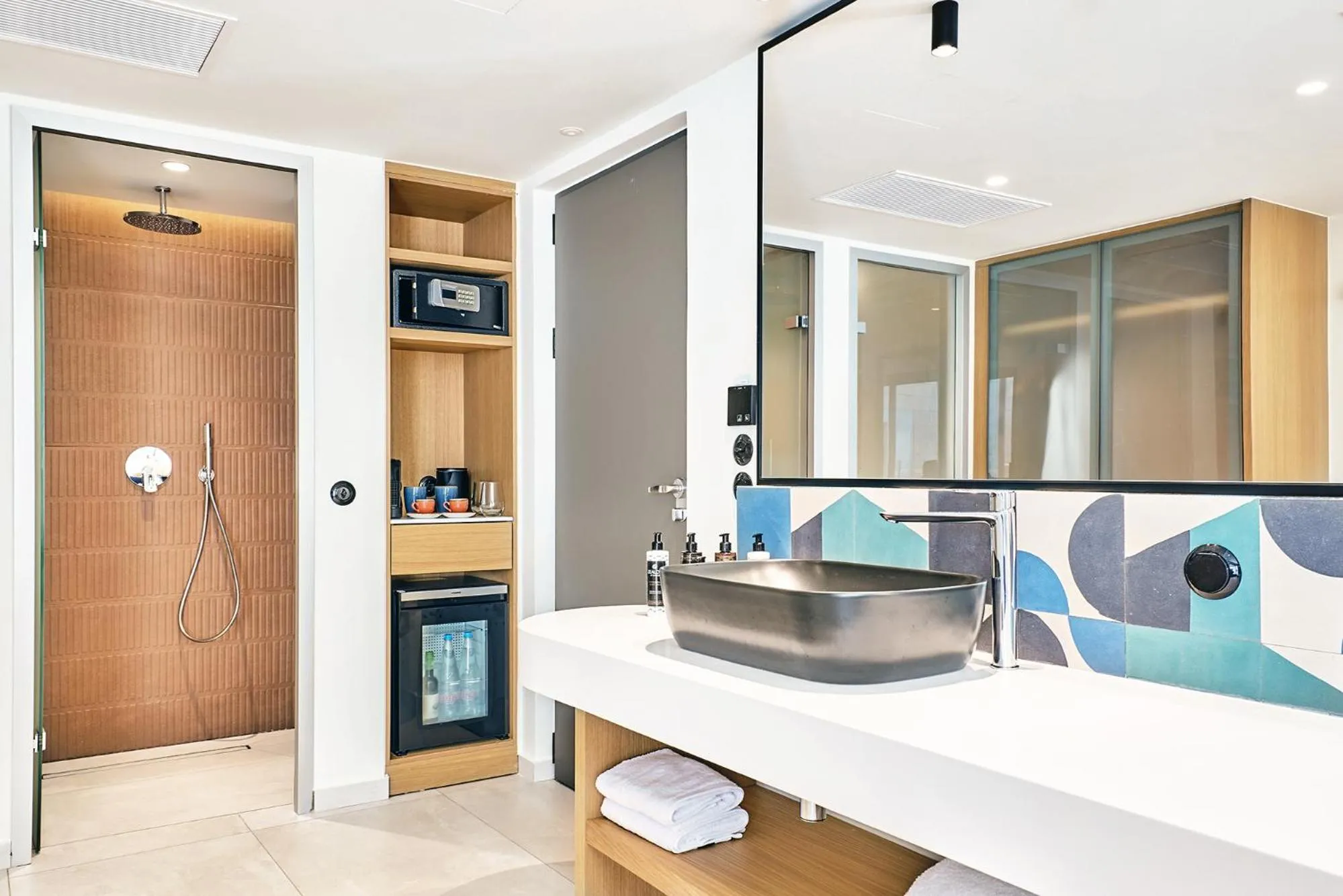 Bathroom in Paralos Kosta Alímia