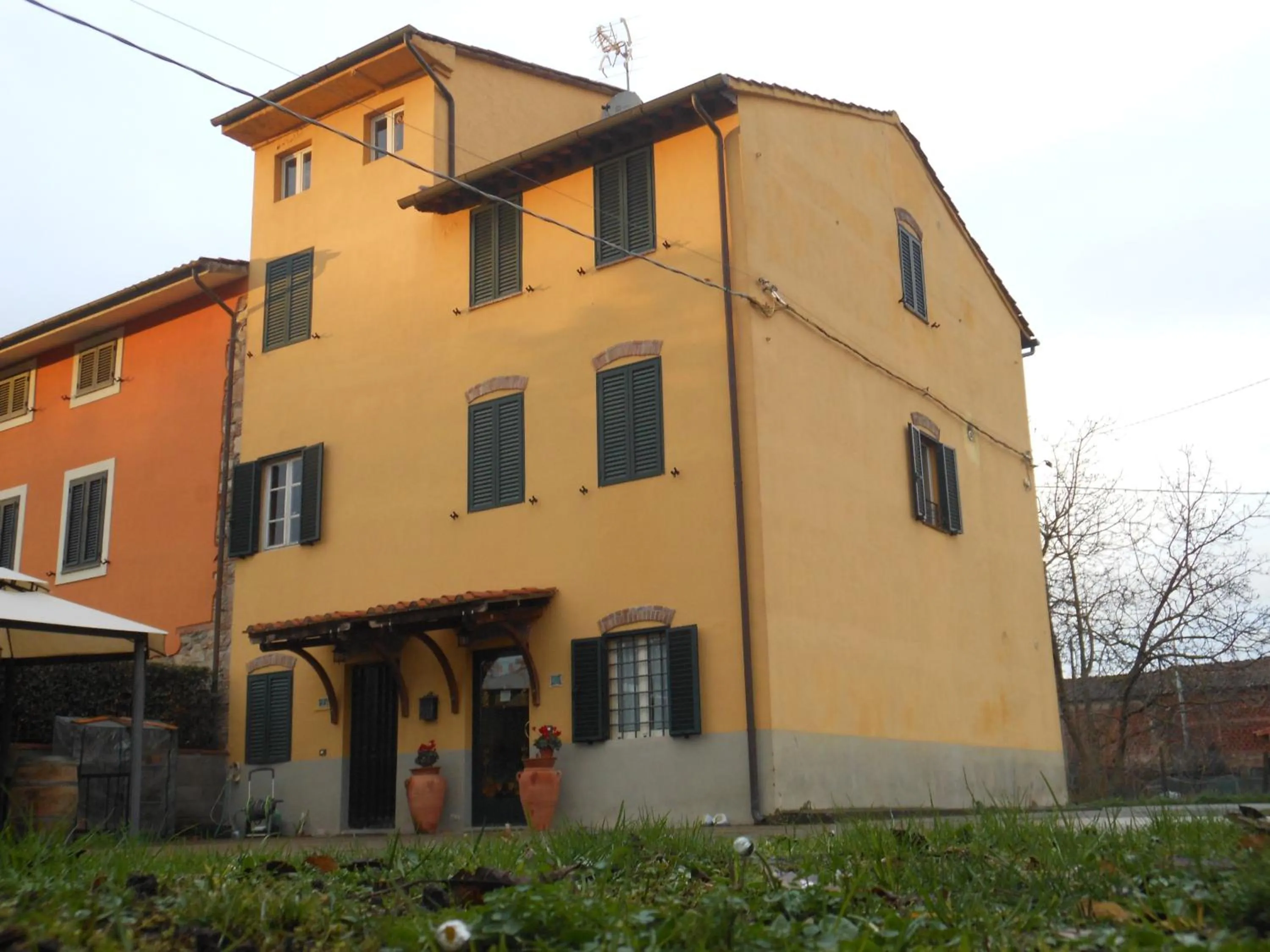 Facade/entrance in B&B La Corte