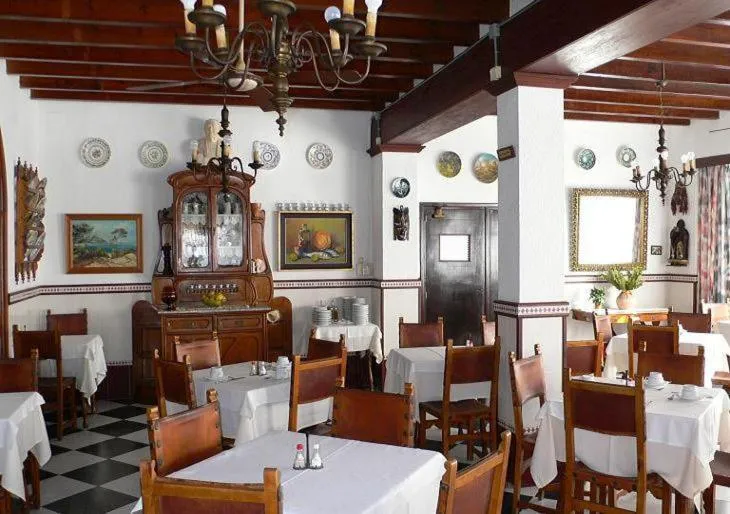 Restaurant/places to eat in Hostal Cas Bombu