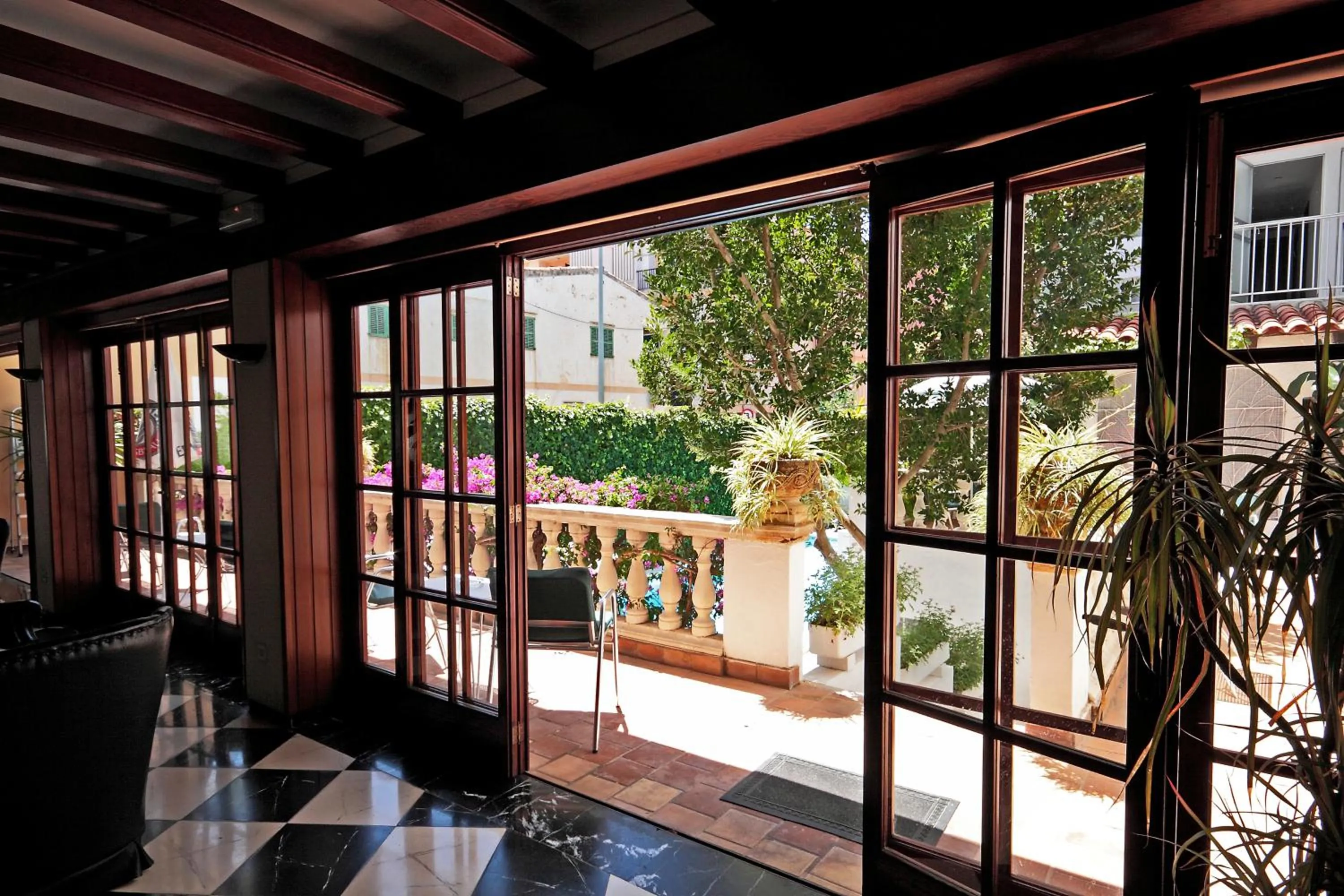 Lounge or bar in Hostal Cas Bombu