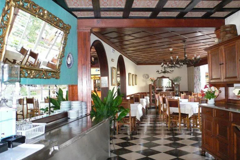 Restaurant/places to eat in Hostal Cas Bombu