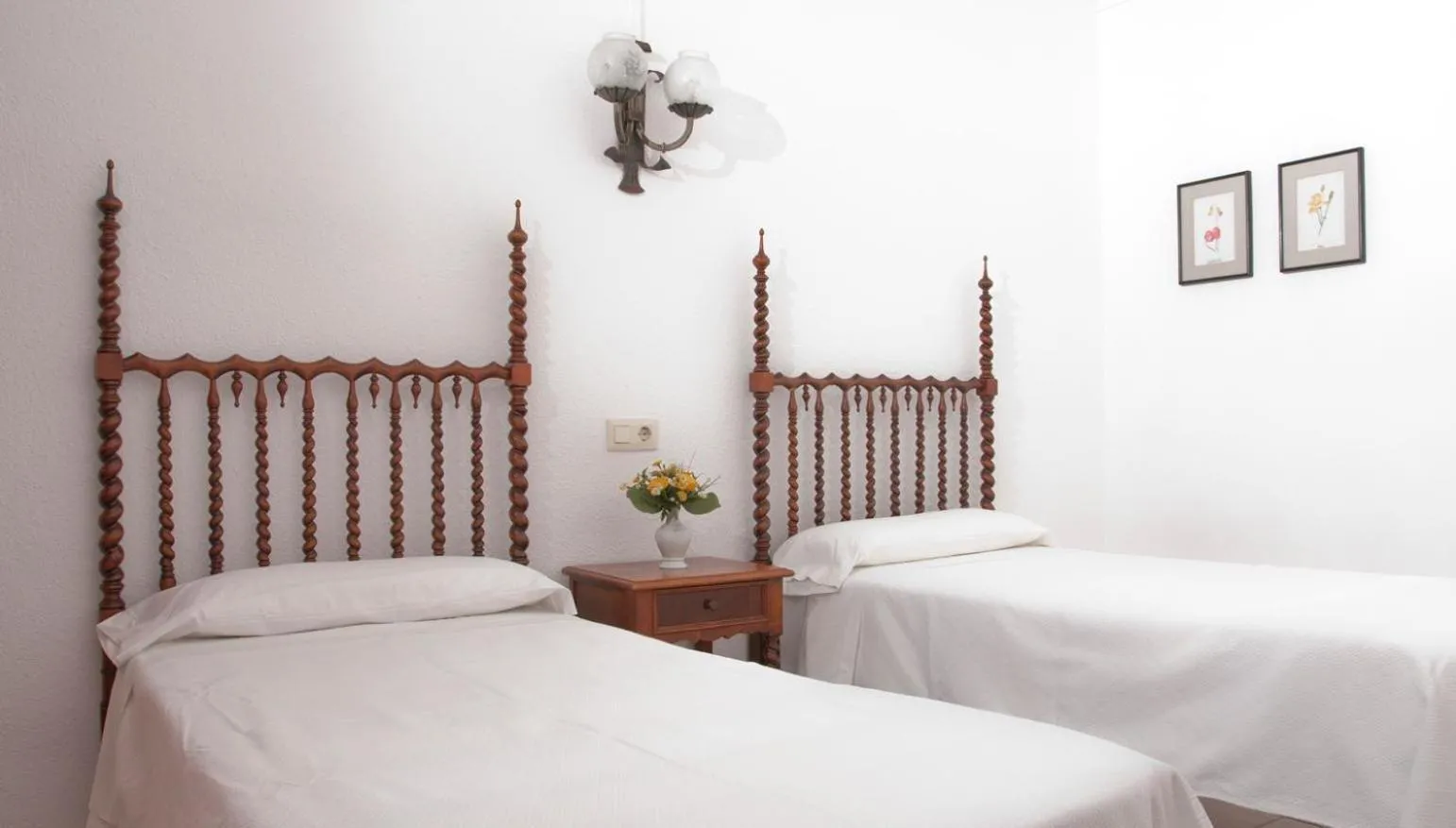 Photo of the whole room, Bed in Hostal Cas Bombu