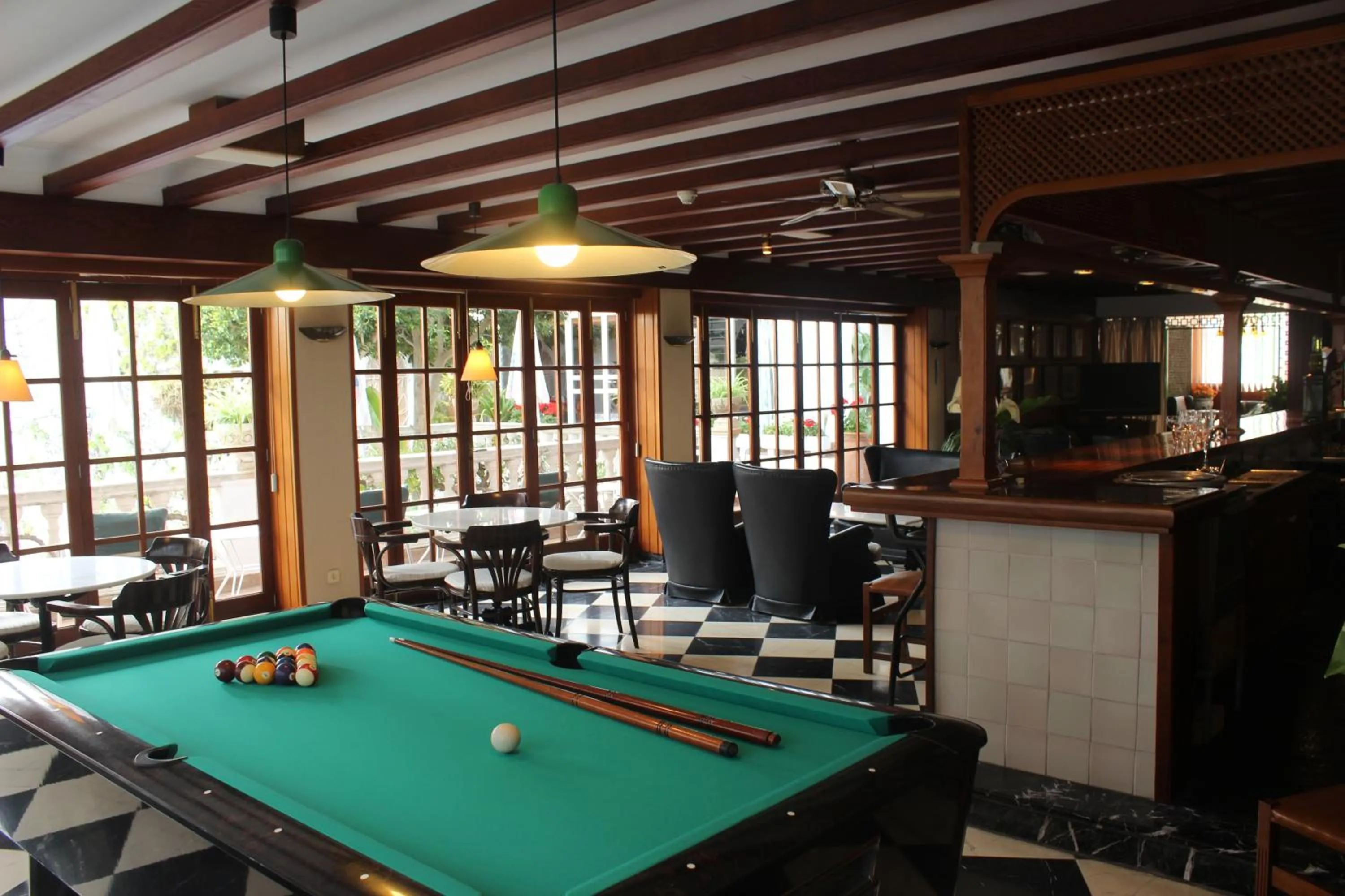 Billiard in Hostal Cas Bombu
