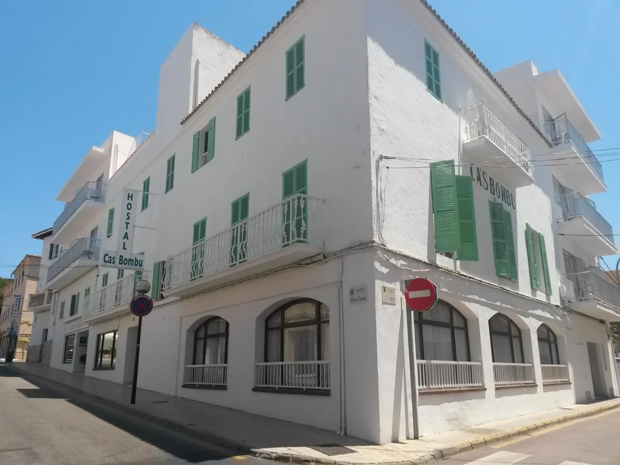 Facade/entrance in Hostal Cas Bombu