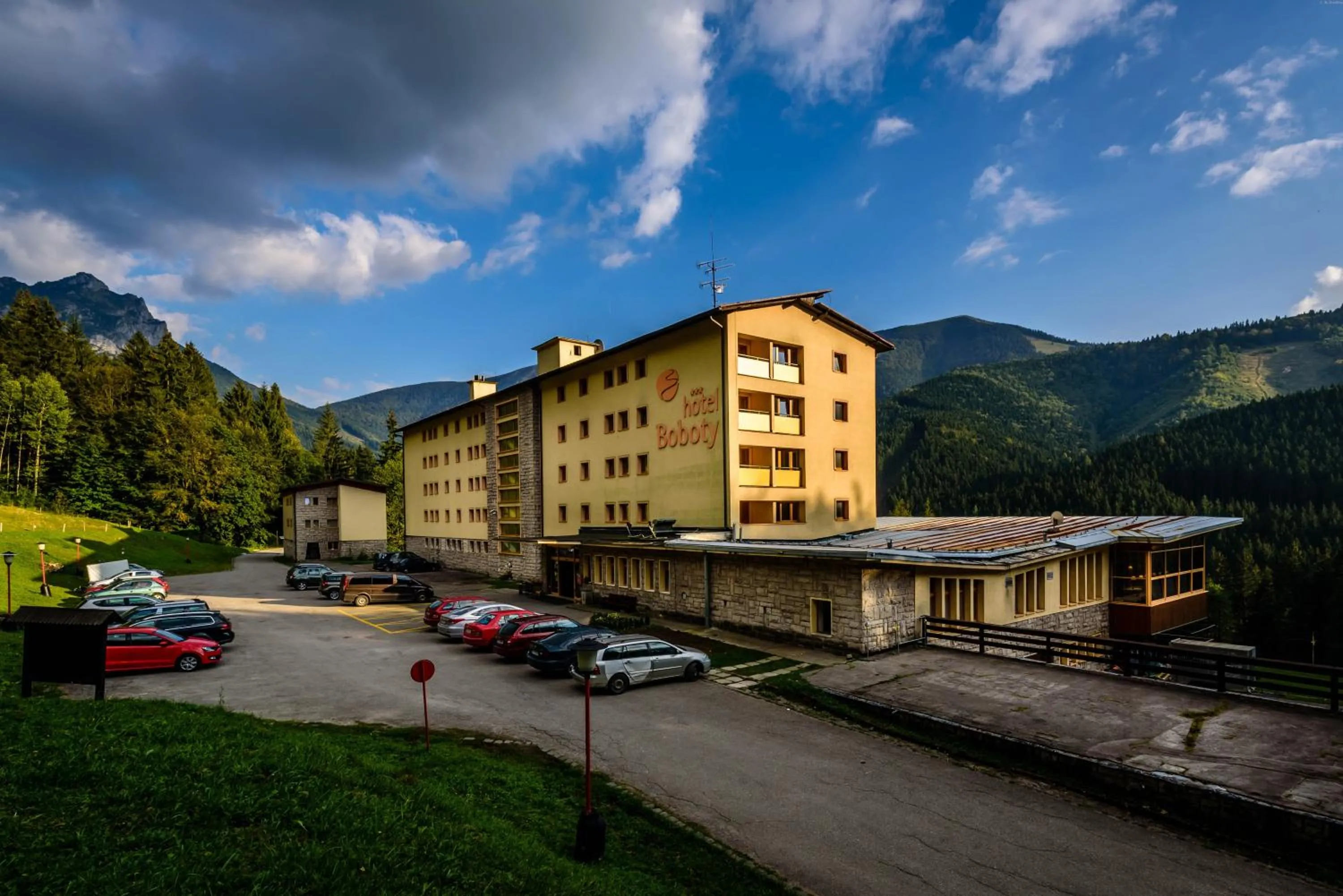Property building in Hotel Boboty