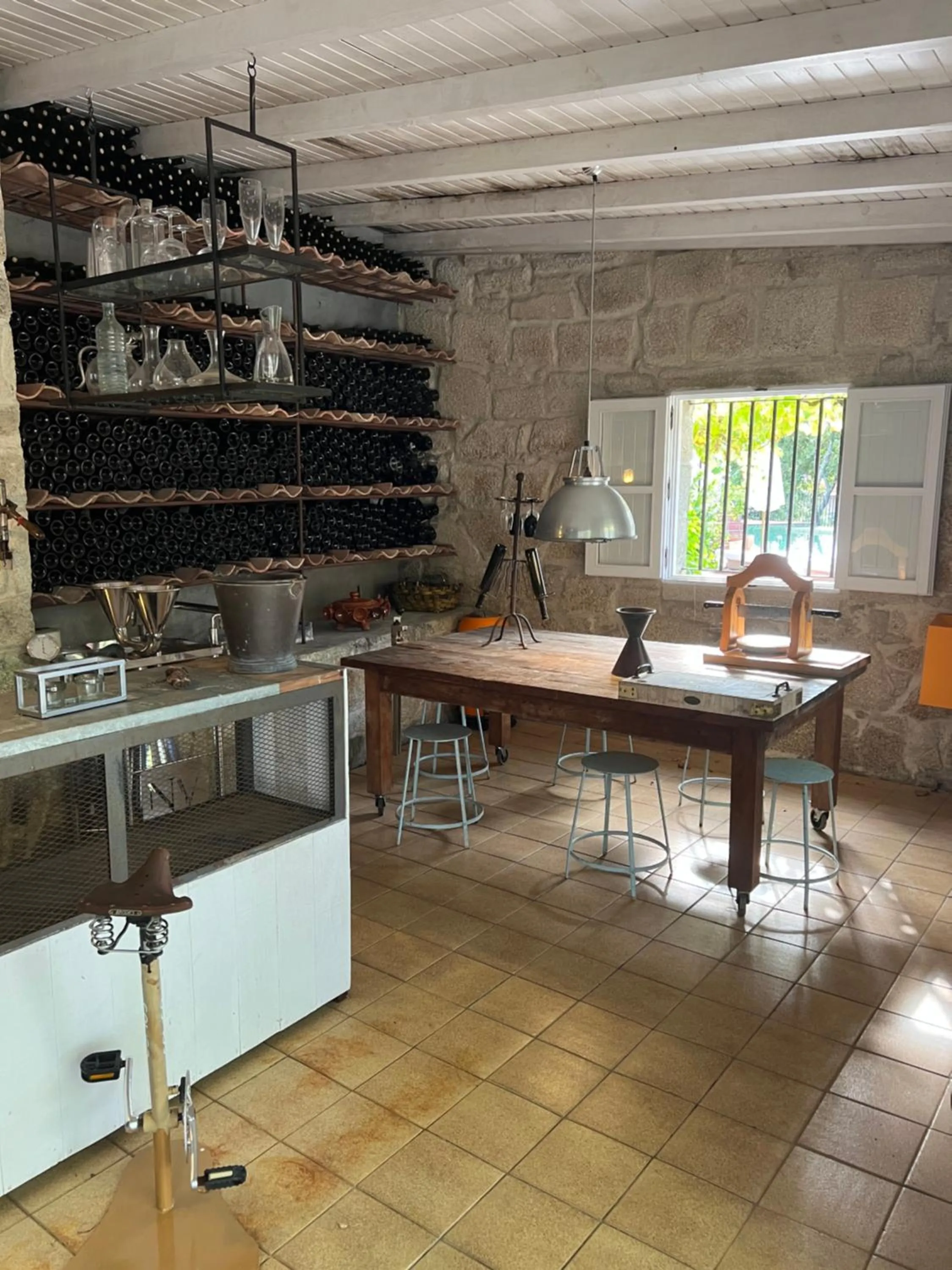 Kitchen or kitchenette in Enoturismo Novavila Rias Baixas Wine Design