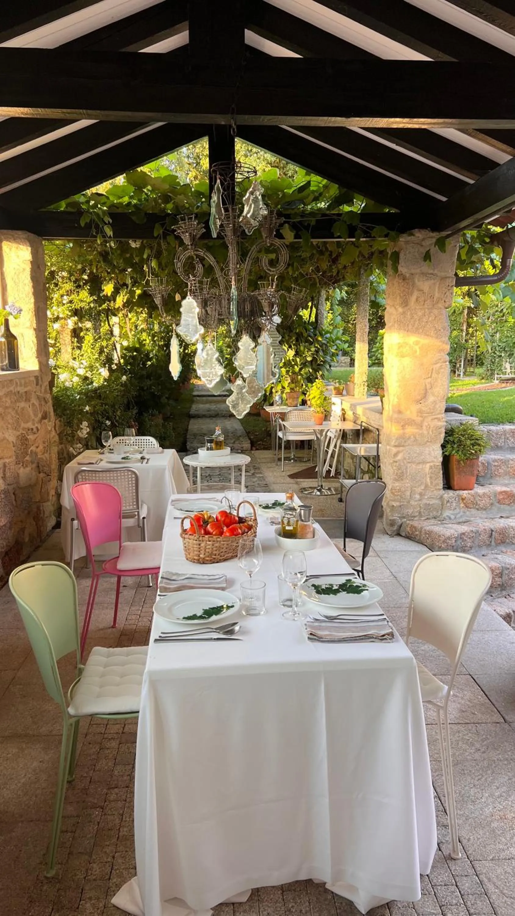 Dining area in Enoturismo Novavila Rias Baixas Wine Design
