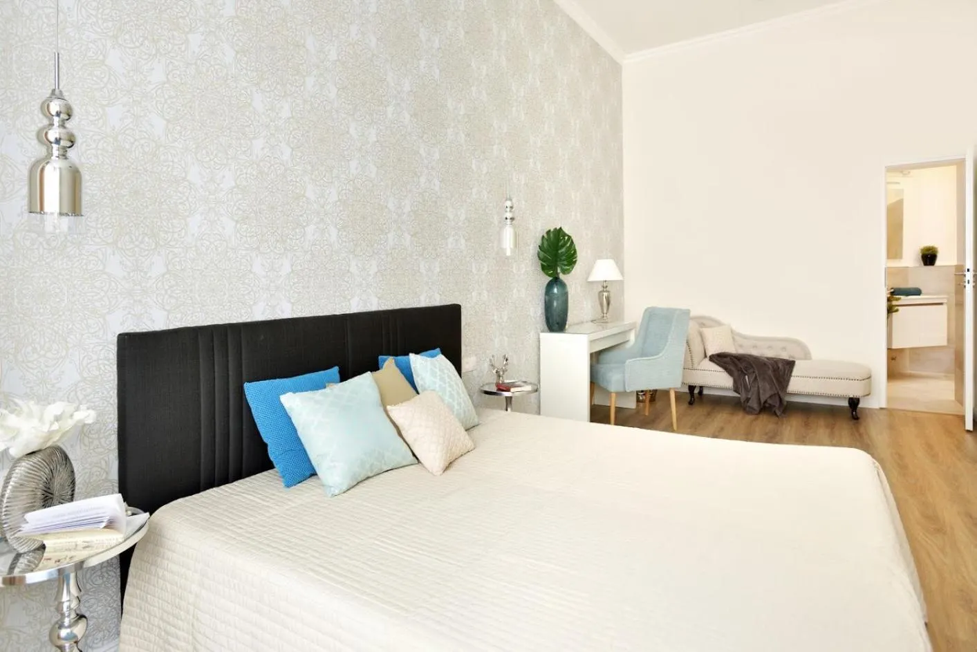 Bedroom, Bed in Julia superior apartment in the city center.