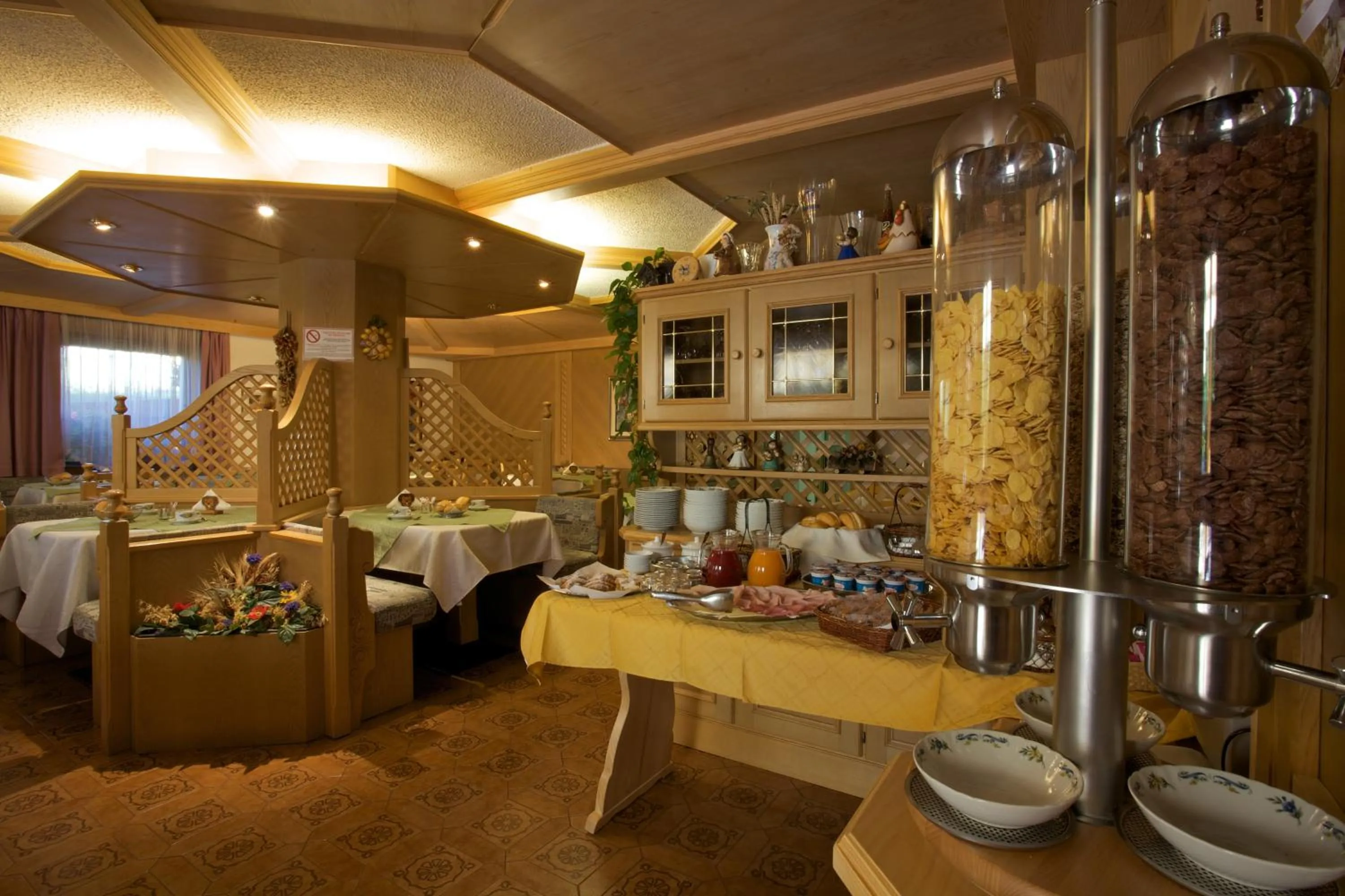 Restaurant/places to eat in Albergo Bellaria