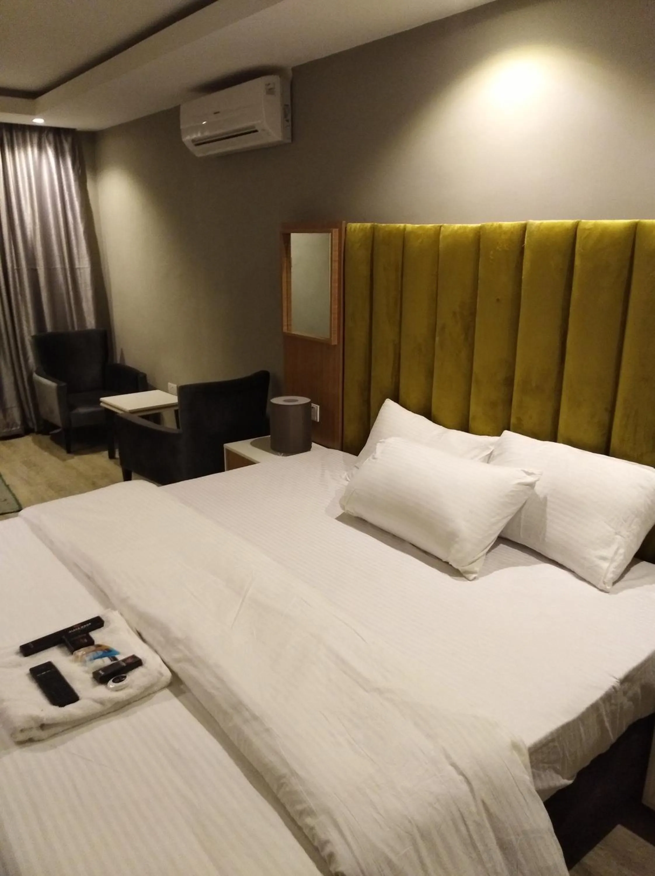 Bed in Blackwood Hotels