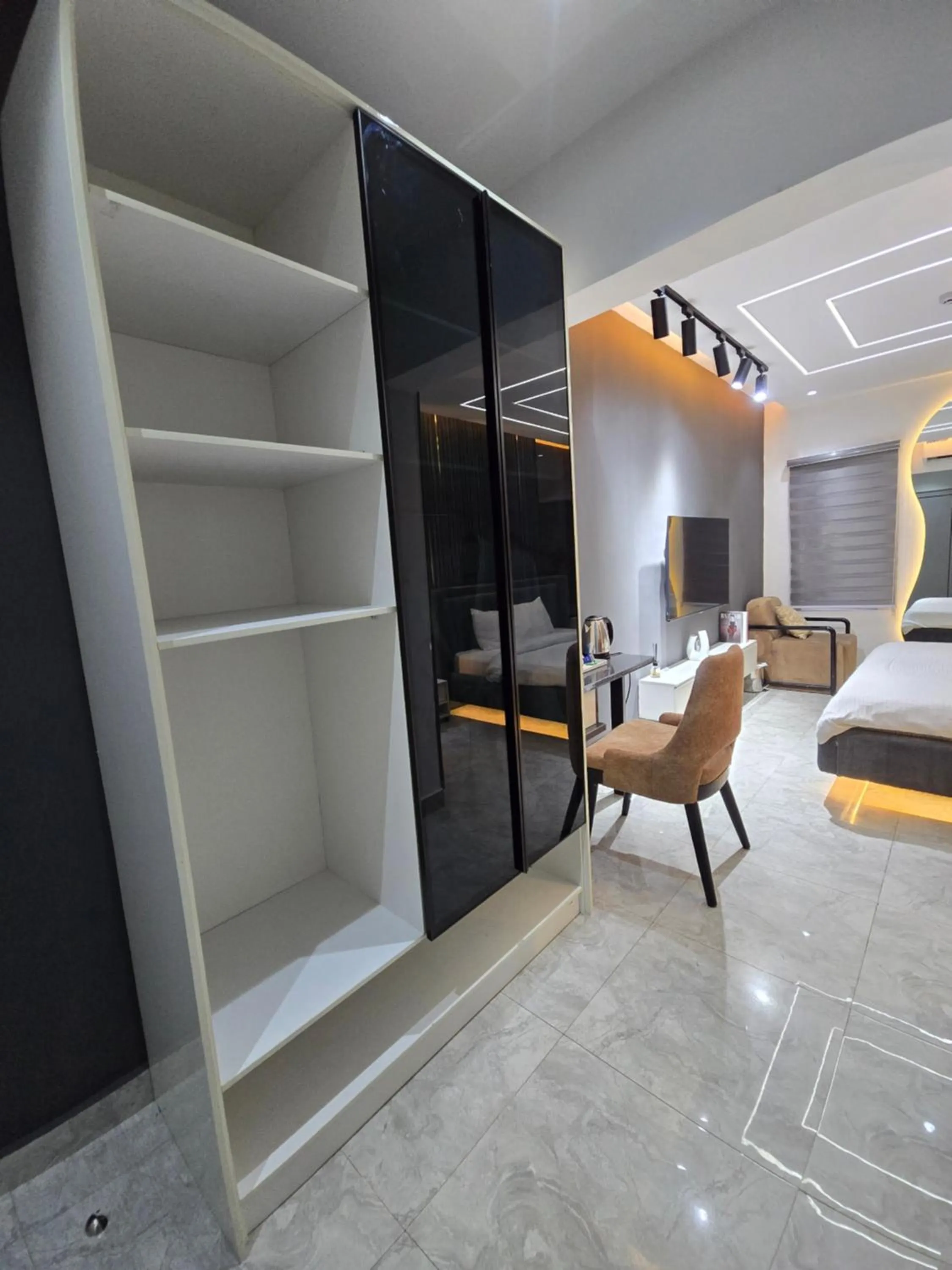 Bed in Blackwood Hotels