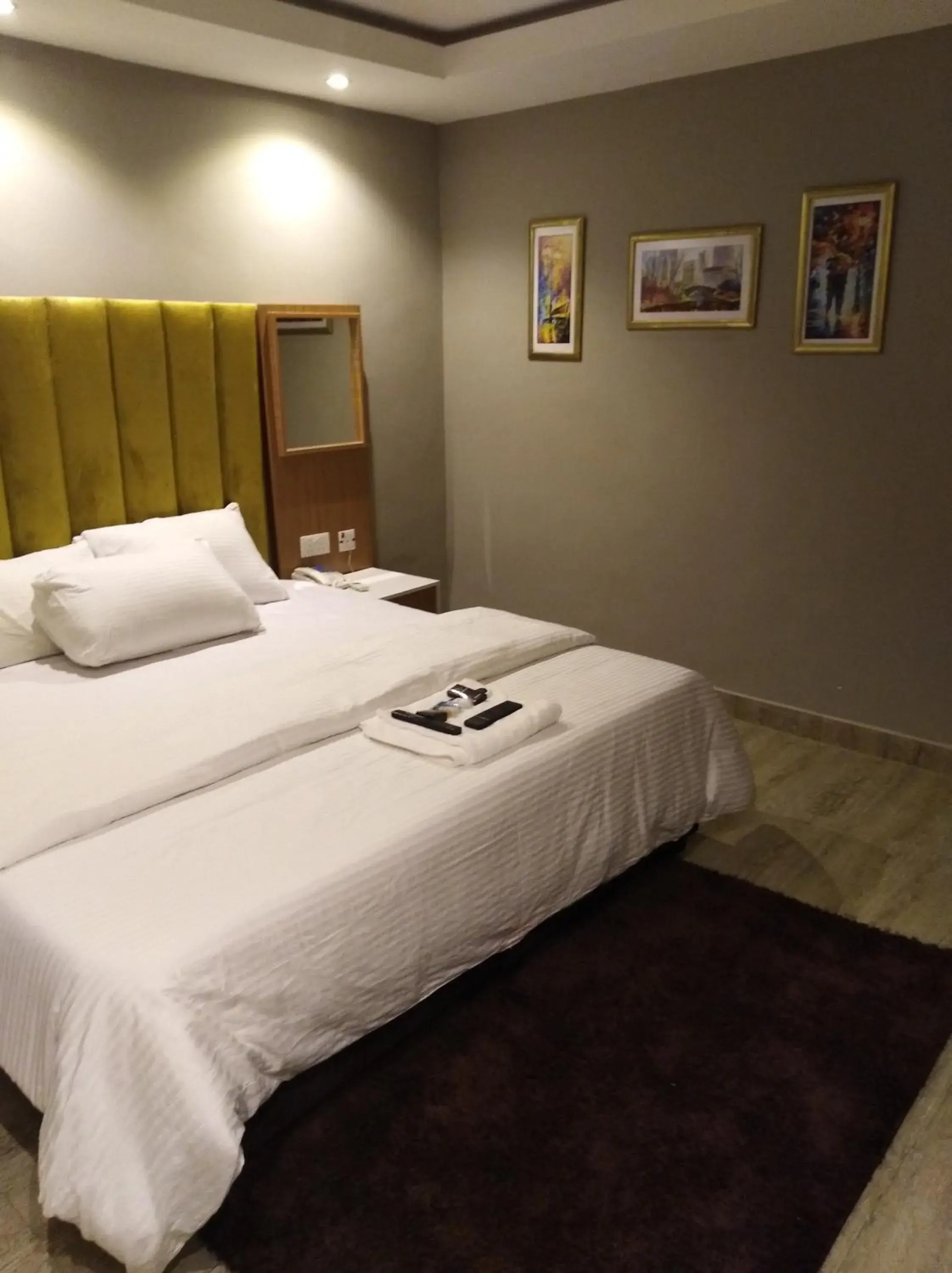 Bed in Blackwood Hotels Bed in Blackwood Hotels