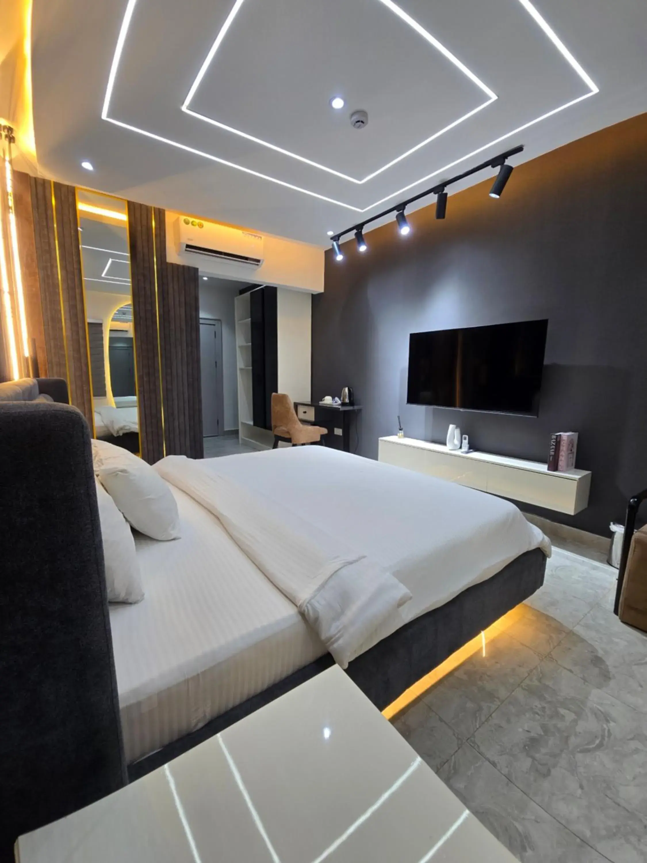 Bed in Blackwood Hotels Bed in Blackwood Hotels