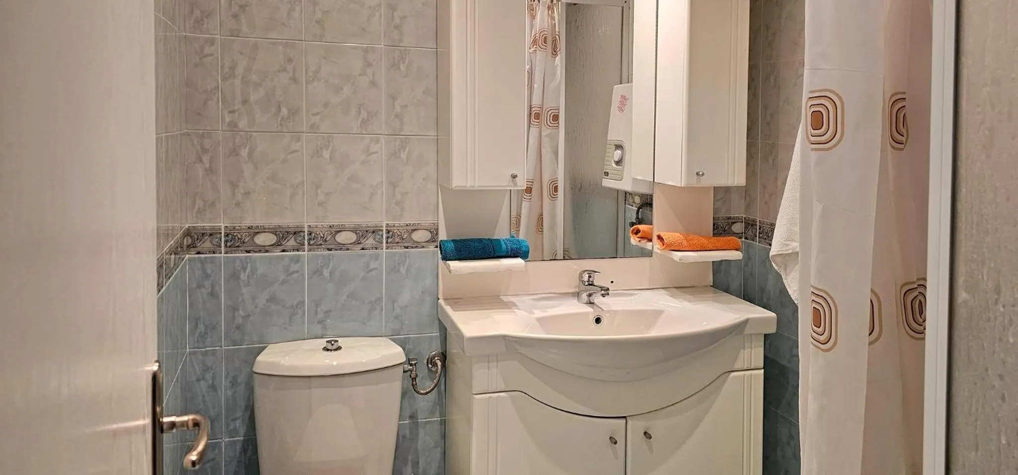 Shower in Sun City I Apartments