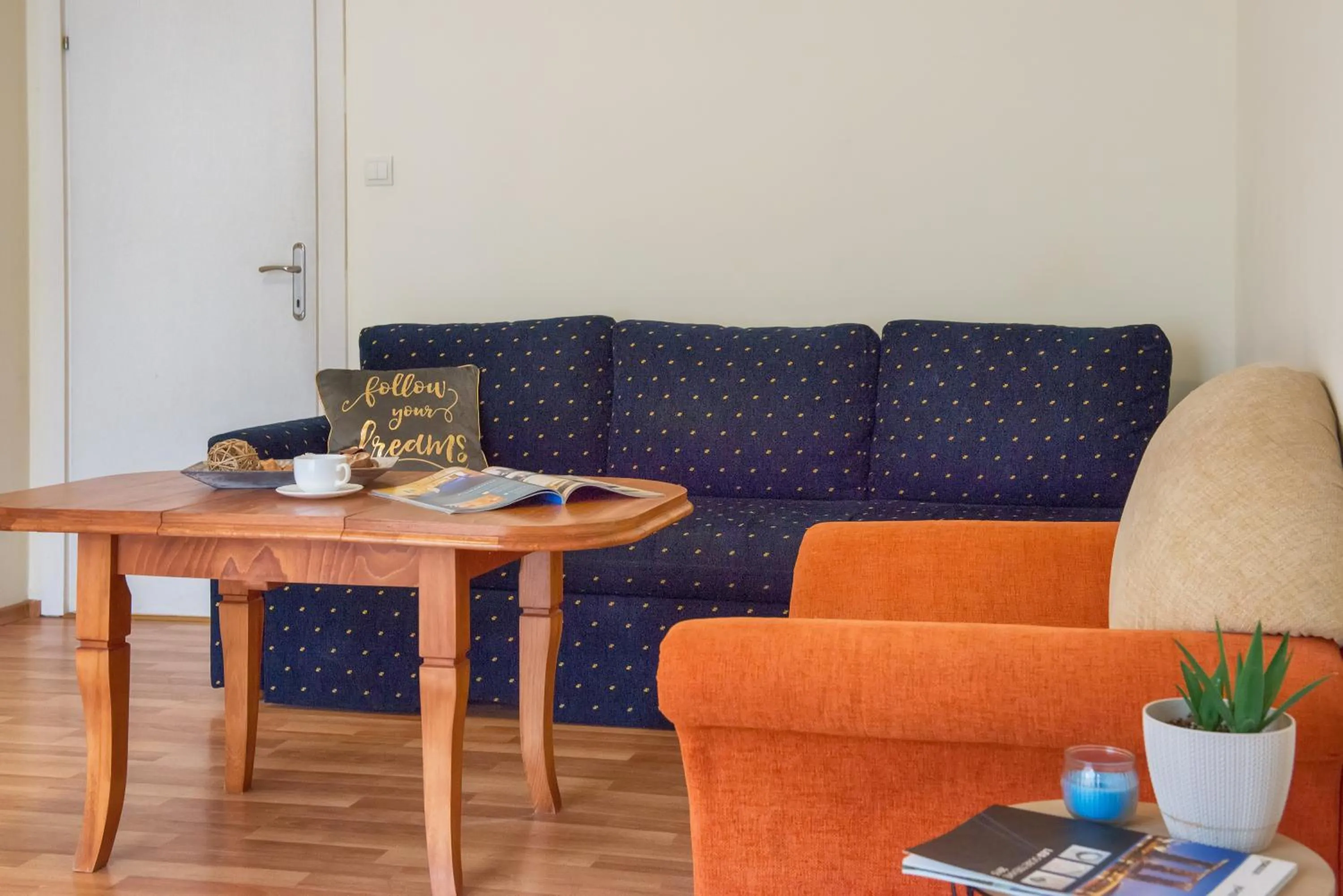 Living room in Sun City I Apartments