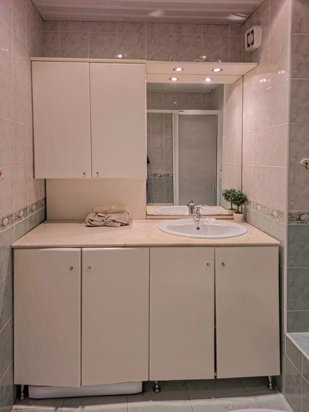 Bathroom in Sun City I Apartments