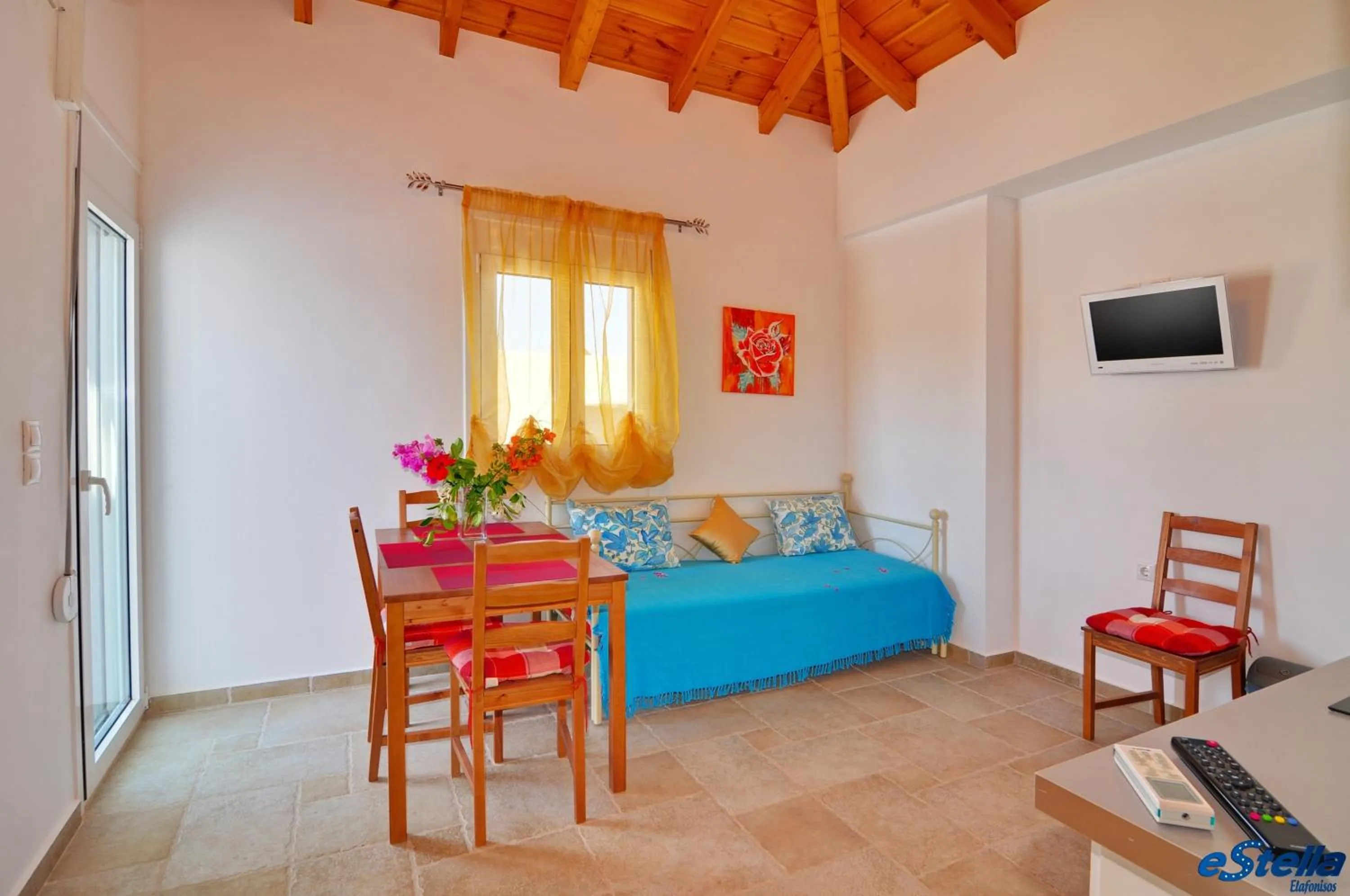 Seating area, Bed in Estella Studios