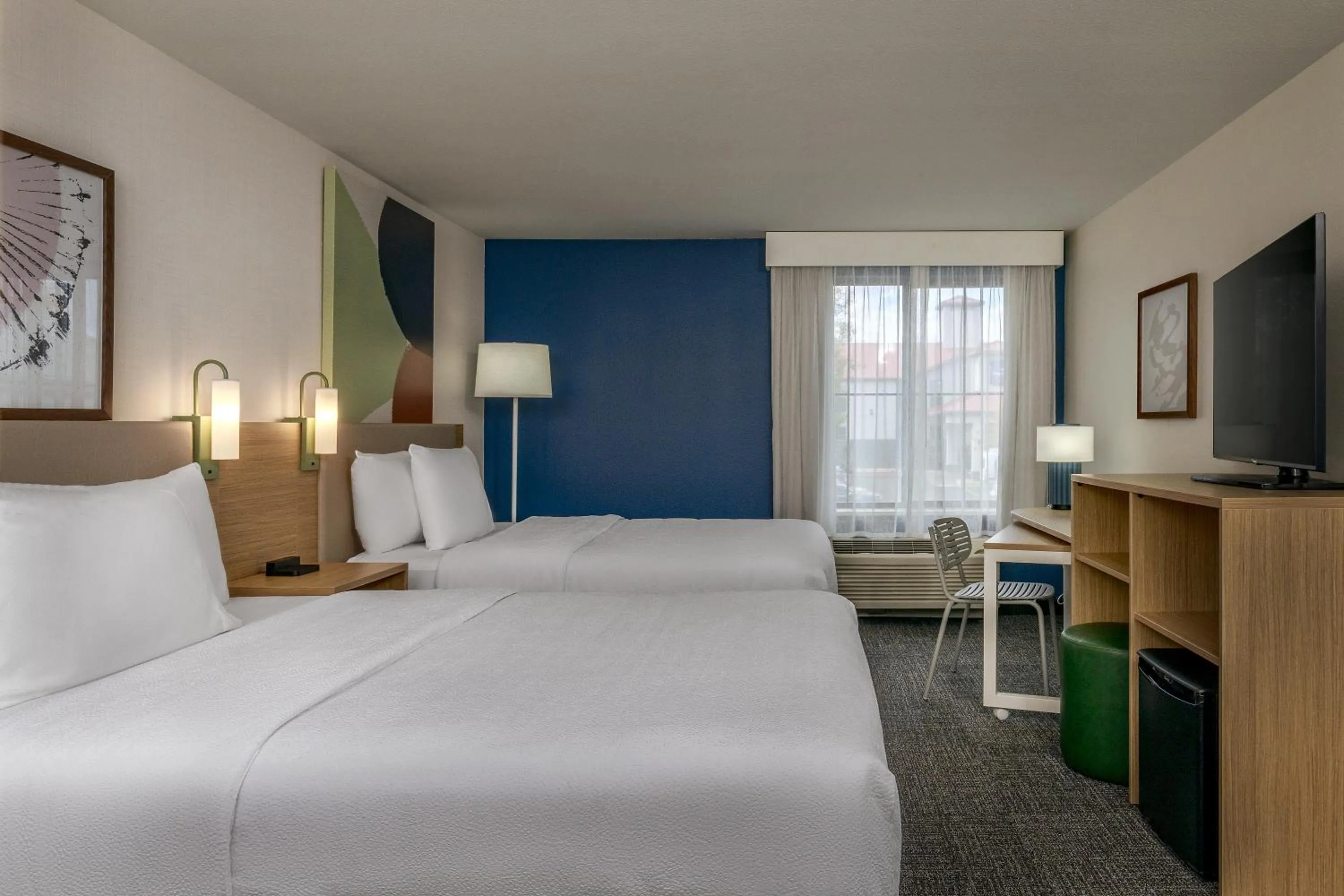 Bedroom, Bed in Spark by Hilton Denver International Airport