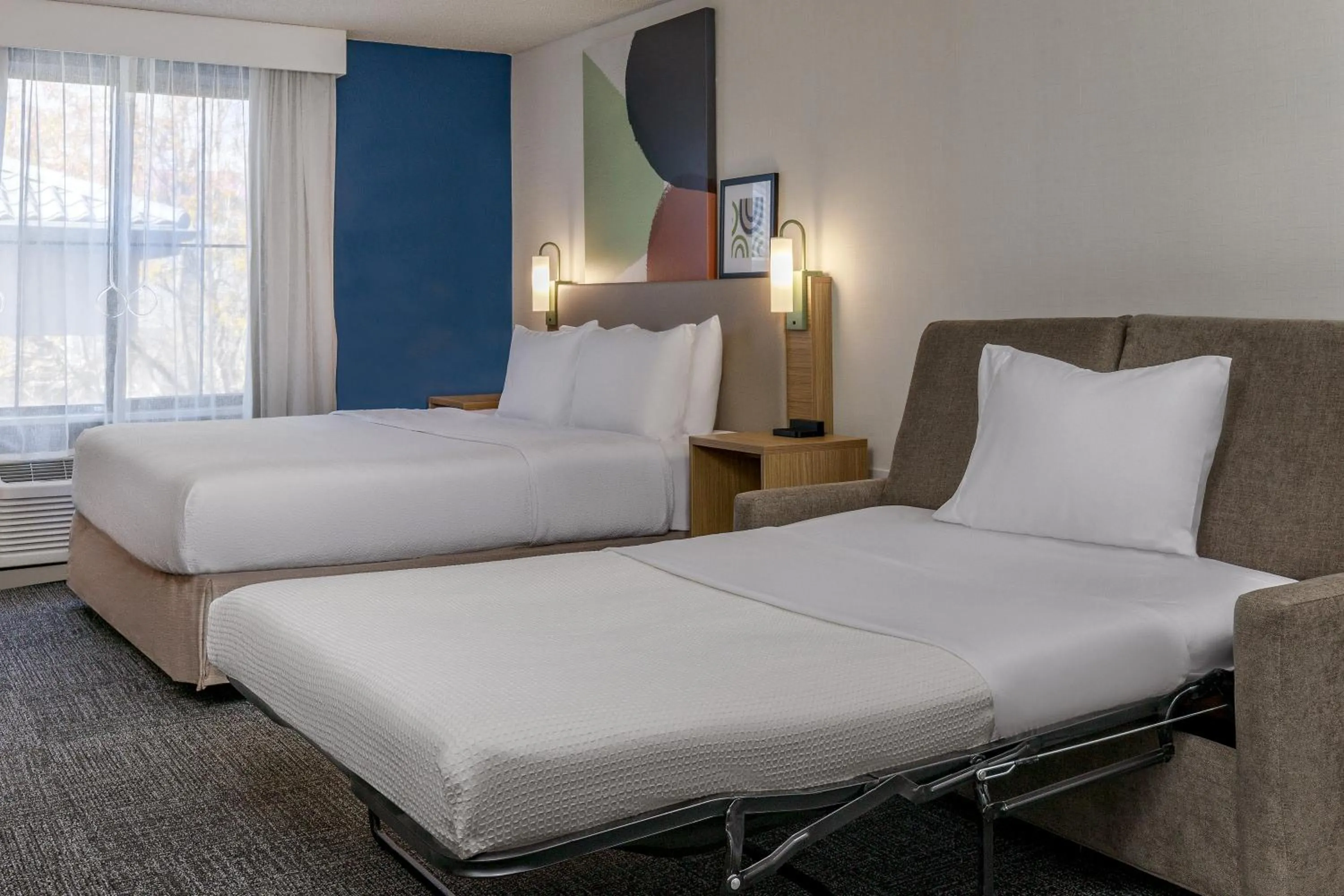 Bedroom, Bed in Spark by Hilton Denver International Airport