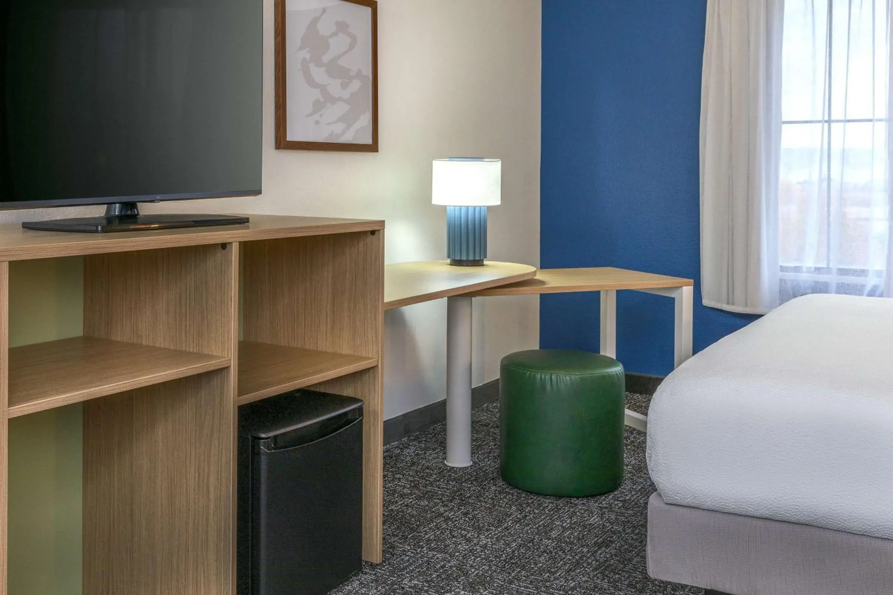 Bed in Spark by Hilton Denver International Airport Bed in Spark by Hilton Denver International Airport