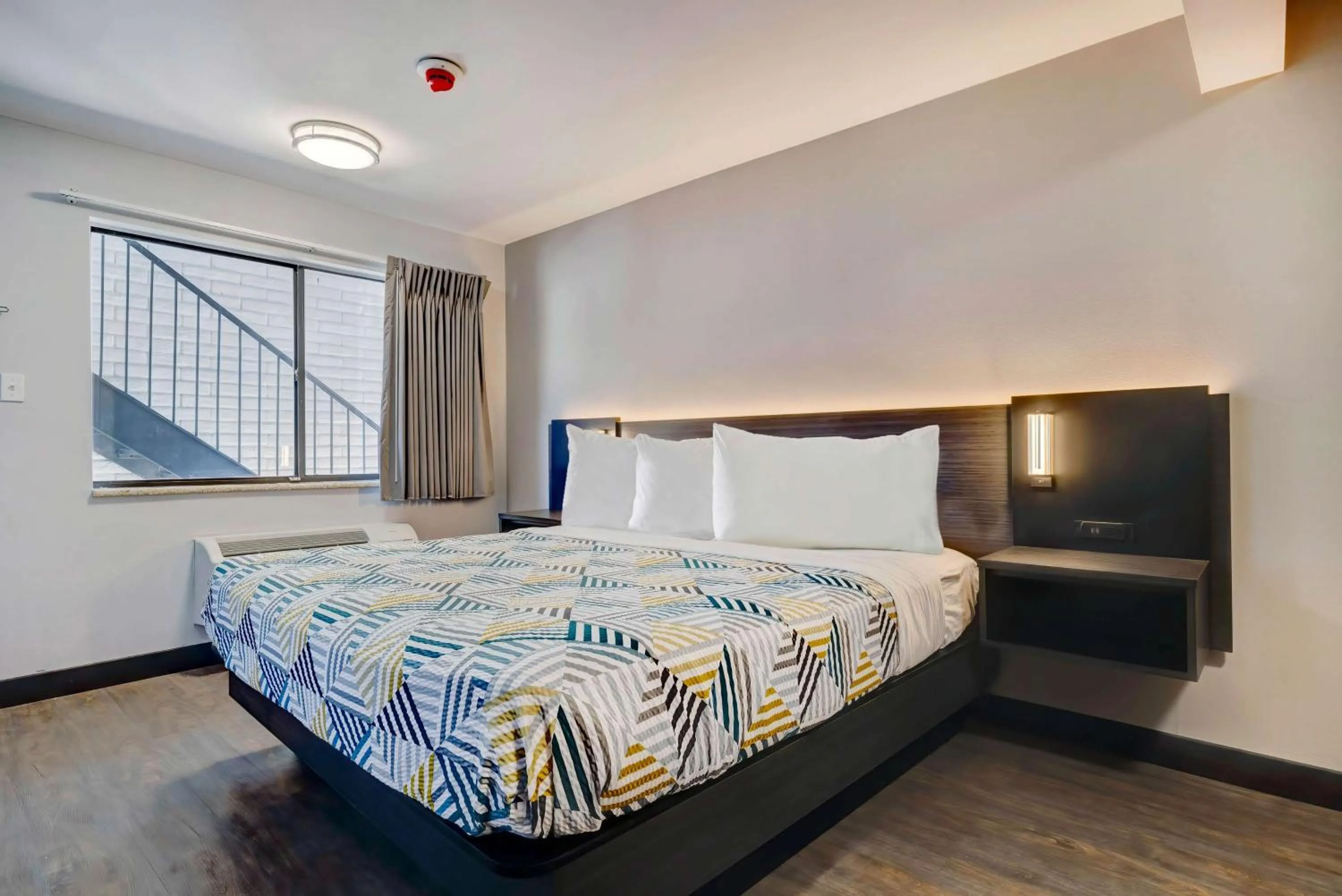 Bedroom, Bed in Studio 6 Rock Springs WY Flaming Gorge