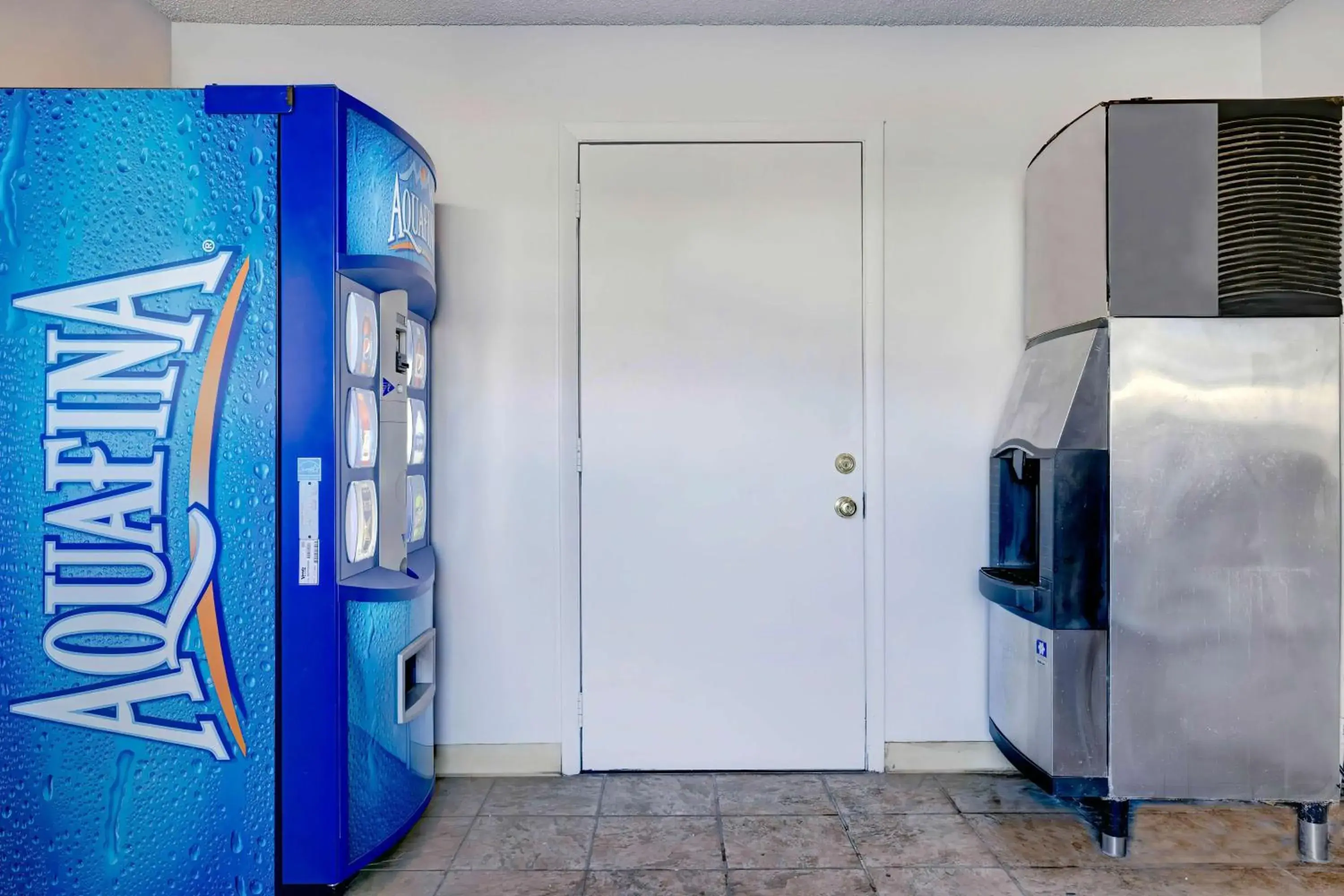 Property building in Studio 6 Rock Springs WY Flaming Gorge Property building in Studio 6 Rock Springs WY Flaming Gorge