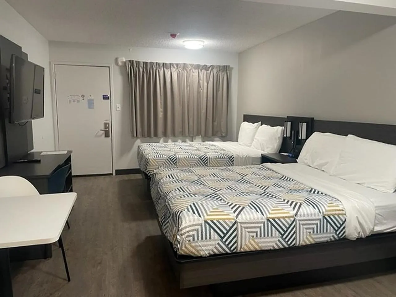 Bedroom, Bed in Studio 6 Rock Springs WY Flaming Gorge