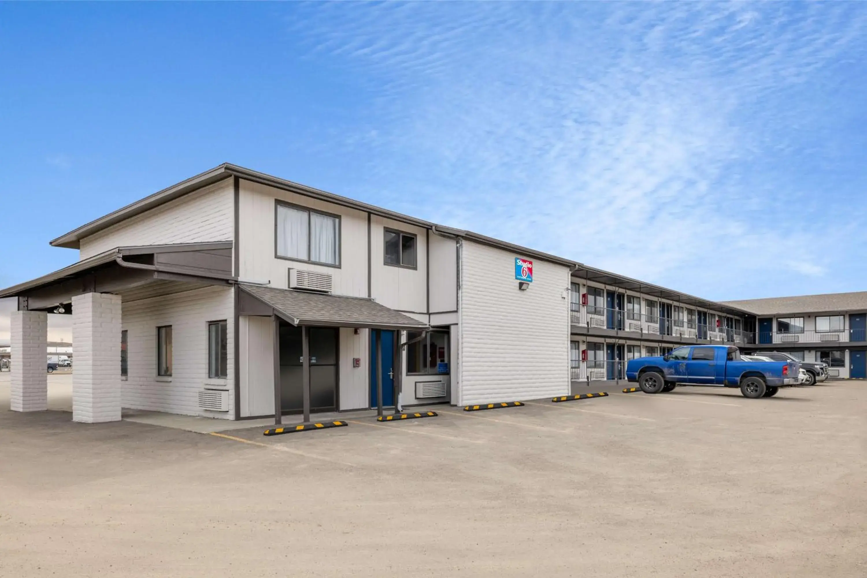 Property building in Studio 6 Rock Springs WY Flaming Gorge Property building in Studio 6 Rock Springs WY Flaming Gorge