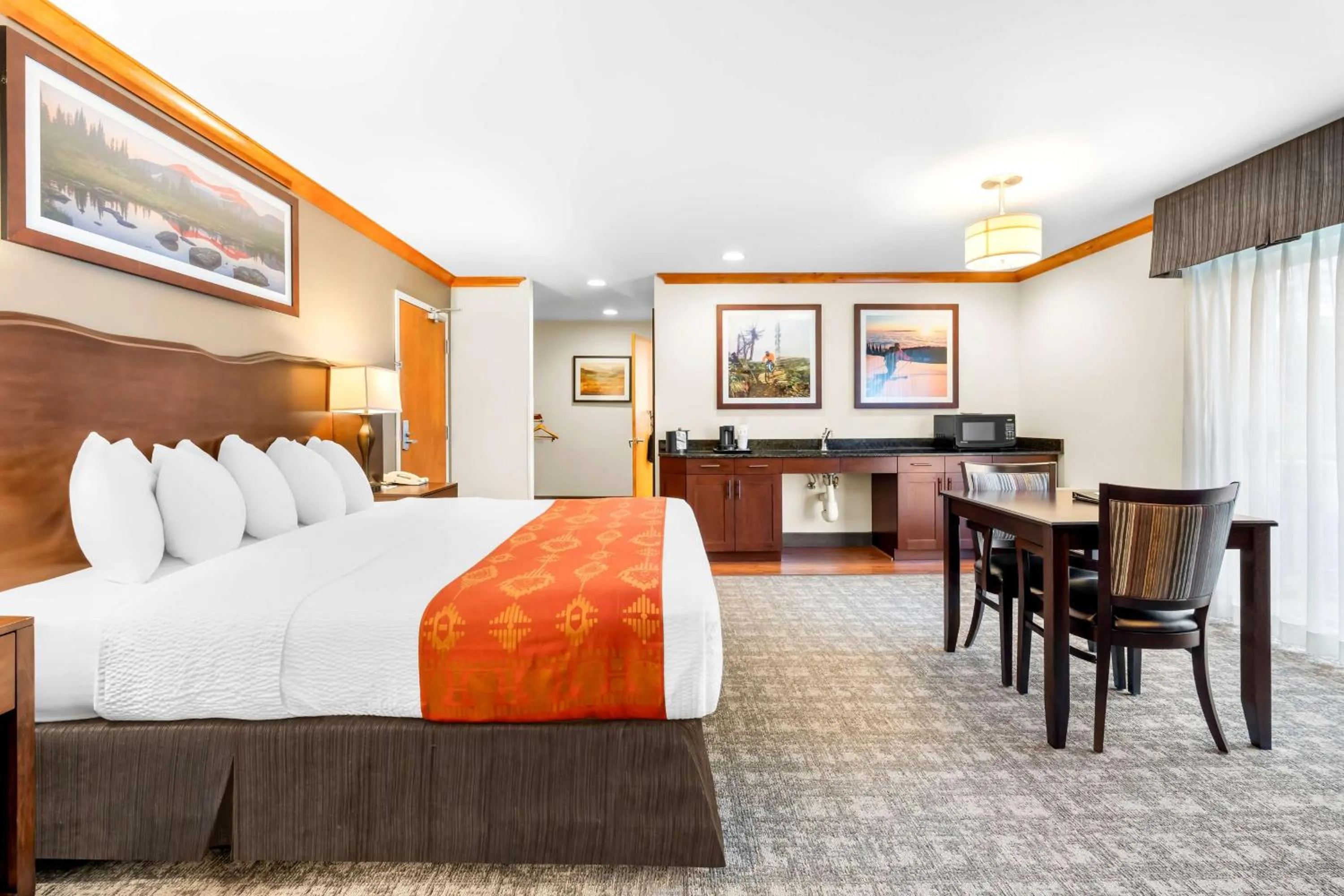 Bedroom, Bed in Best Western Rocky Mountain Lodge