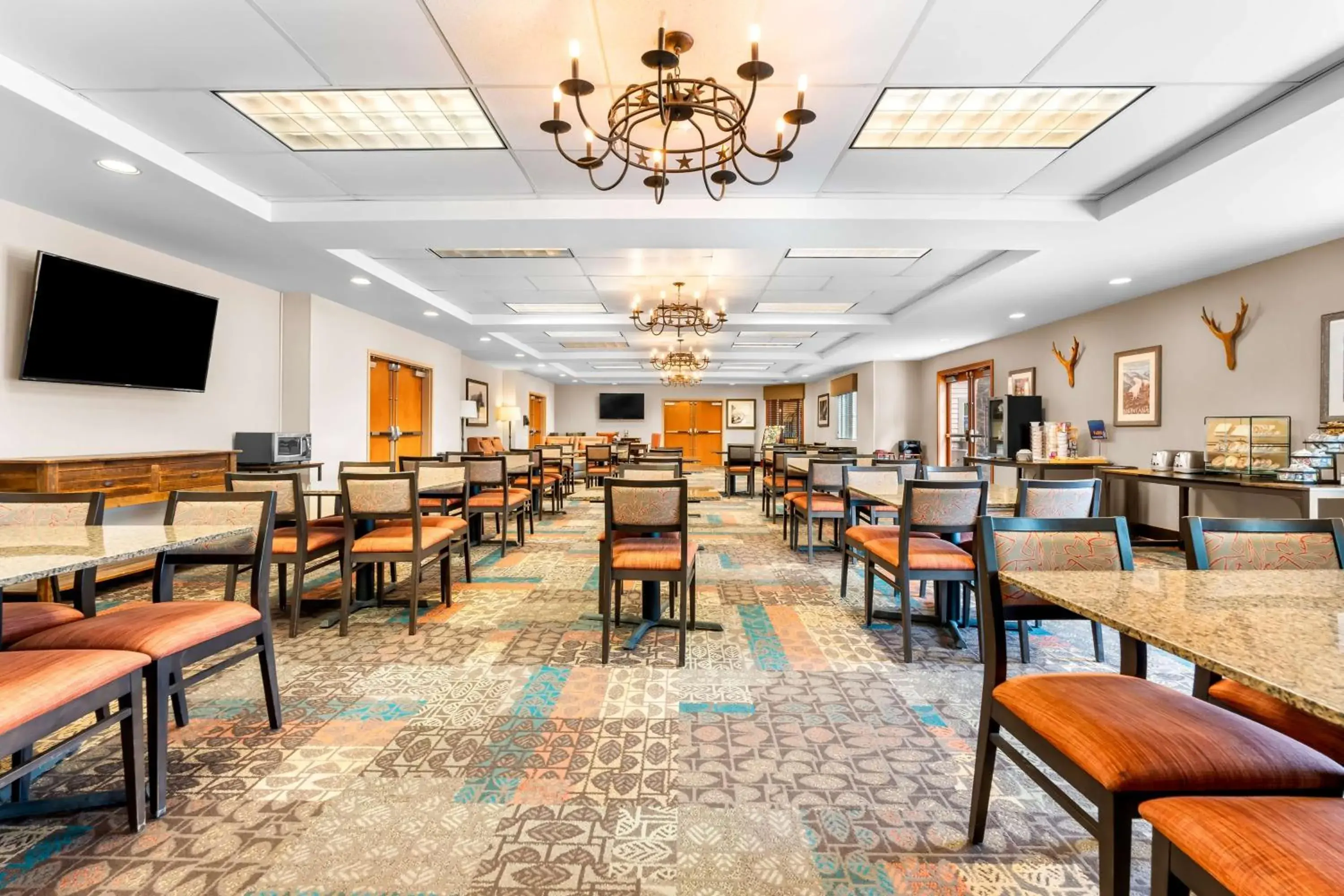 Breakfast in Best Western Rocky Mountain Lodge Breakfast in Best Western Rocky Mountain Lodge