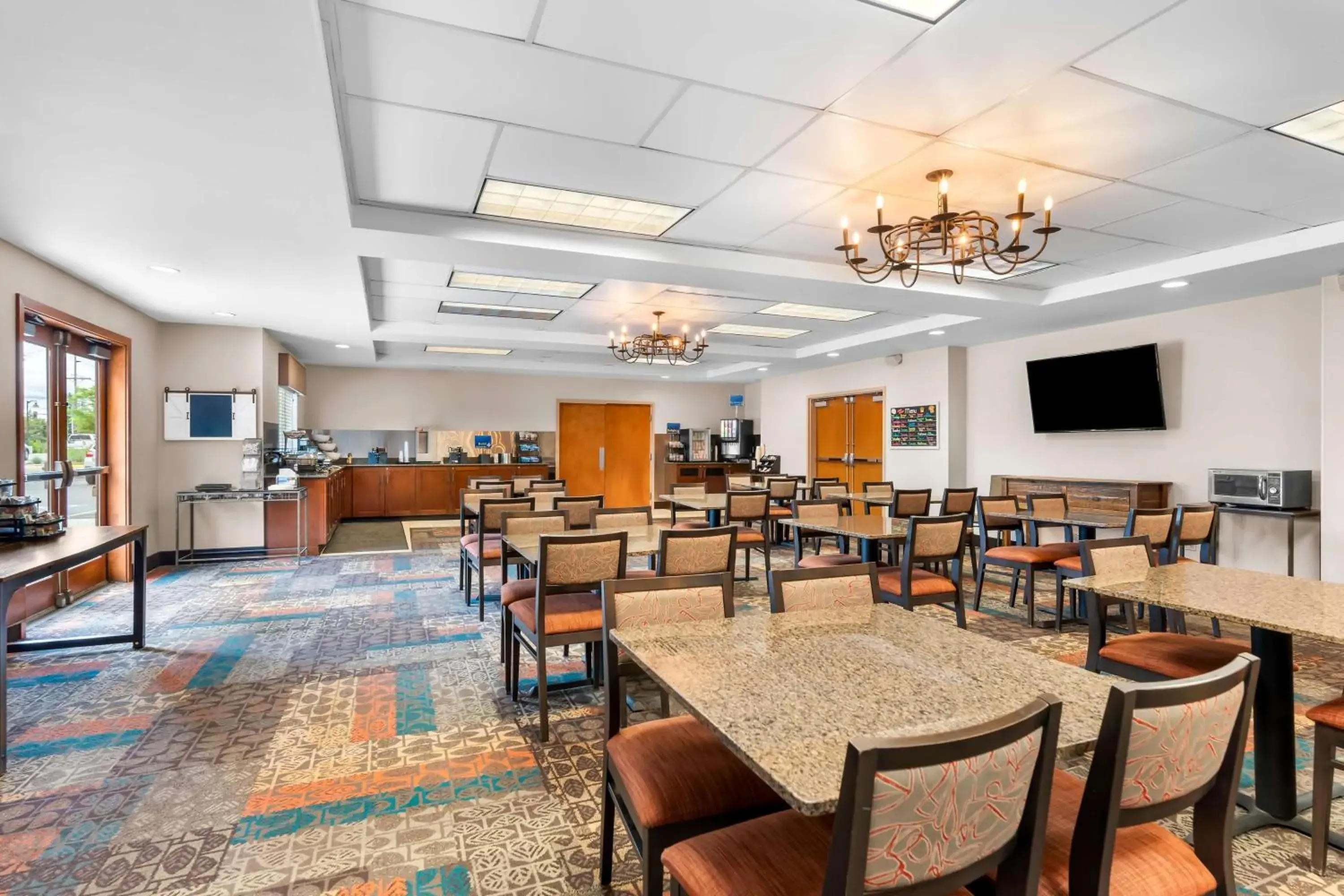 Breakfast in Best Western Rocky Mountain Lodge Breakfast in Best Western Rocky Mountain Lodge