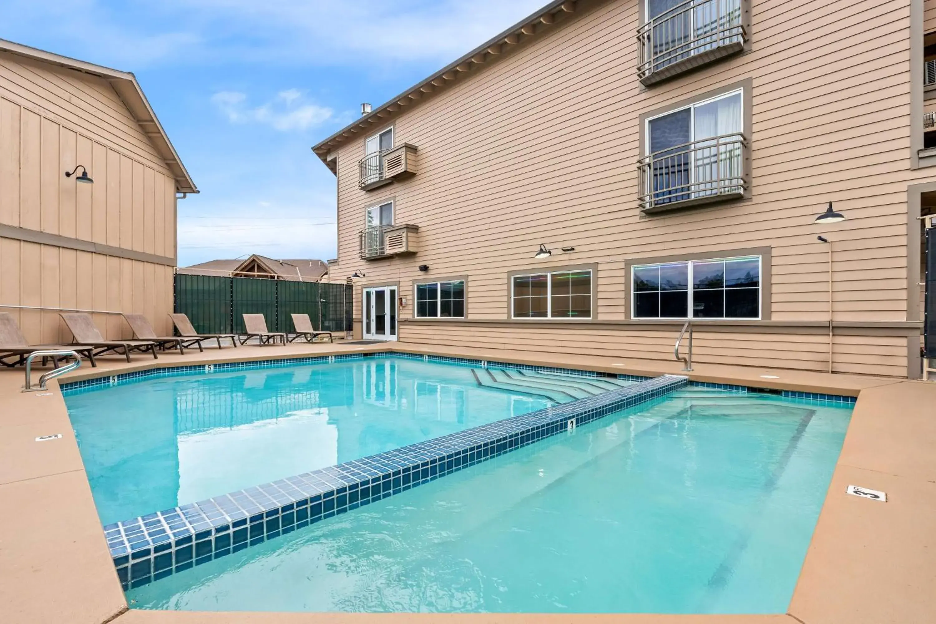 Pool view in Best Western Rocky Mountain Lodge Pool view in Best Western Rocky Mountain Lodge