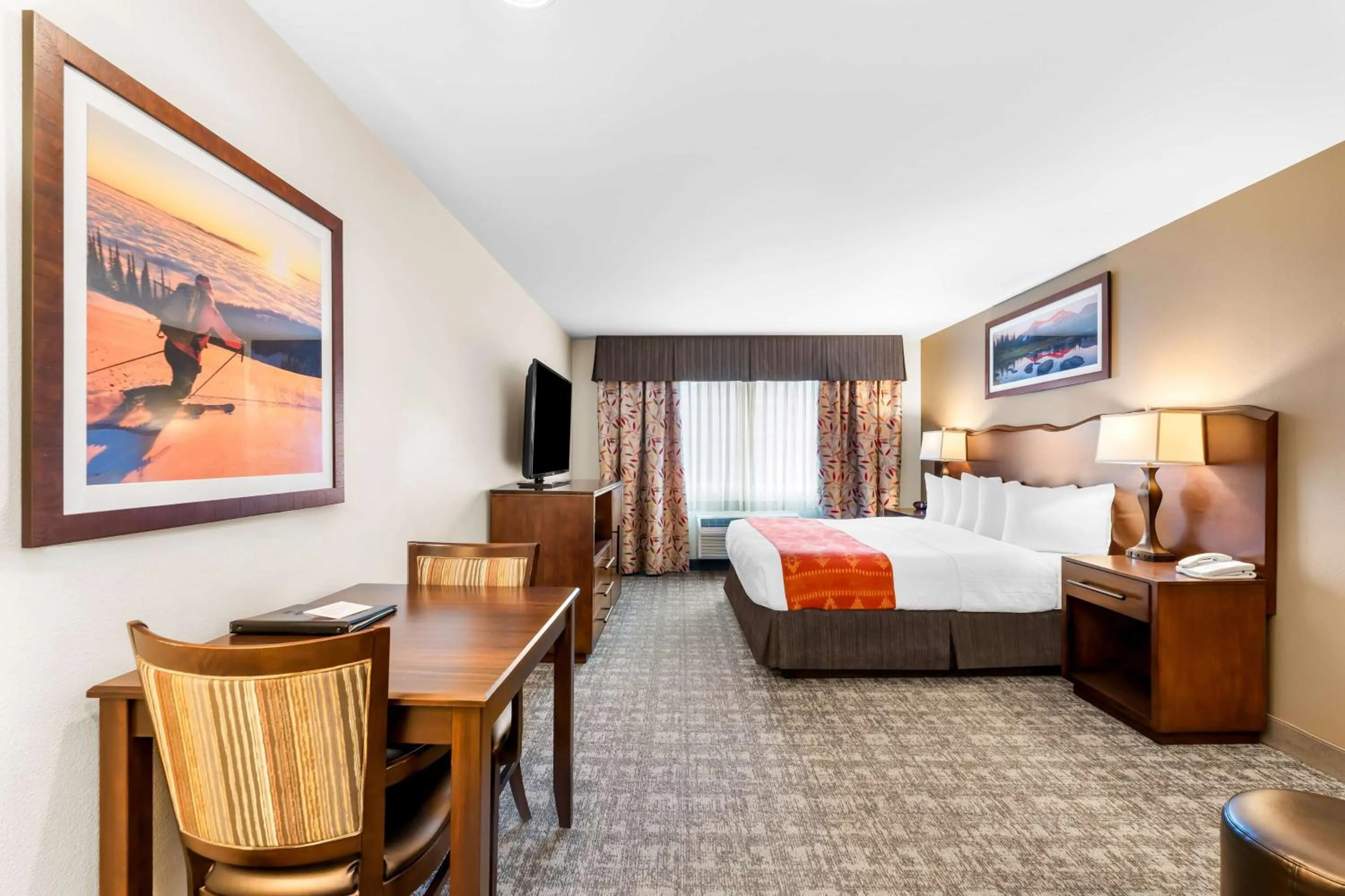 Bedroom, Bed in Best Western Rocky Mountain Lodge