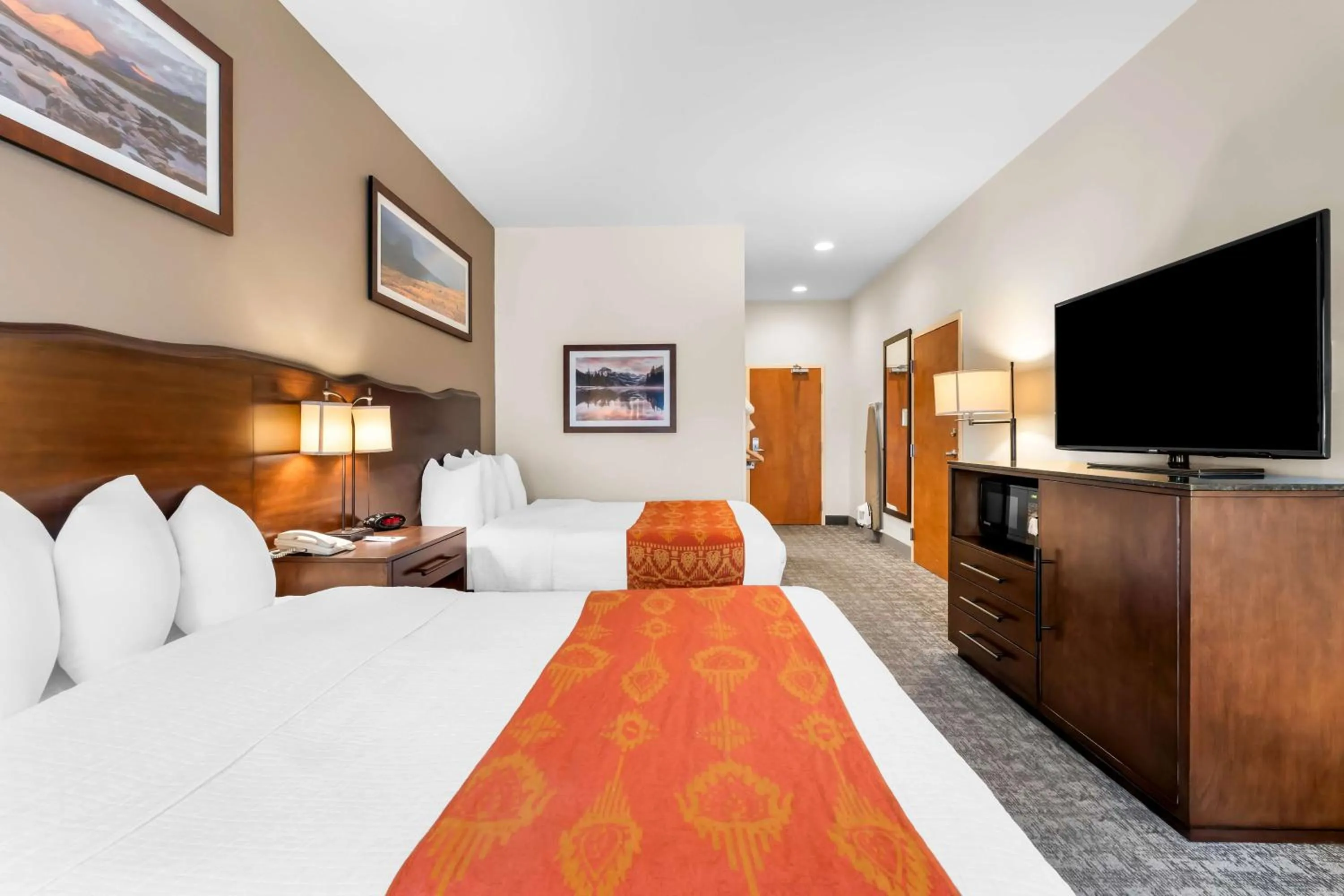 Bedroom, Bed in Best Western Rocky Mountain Lodge