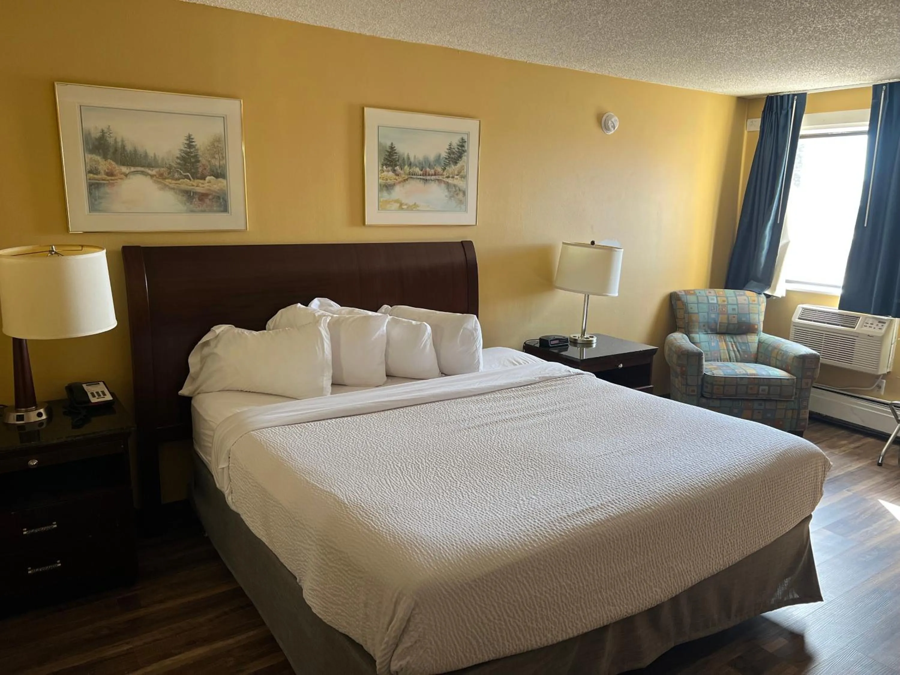 Bed in Travelodge by Wyndham Laramie