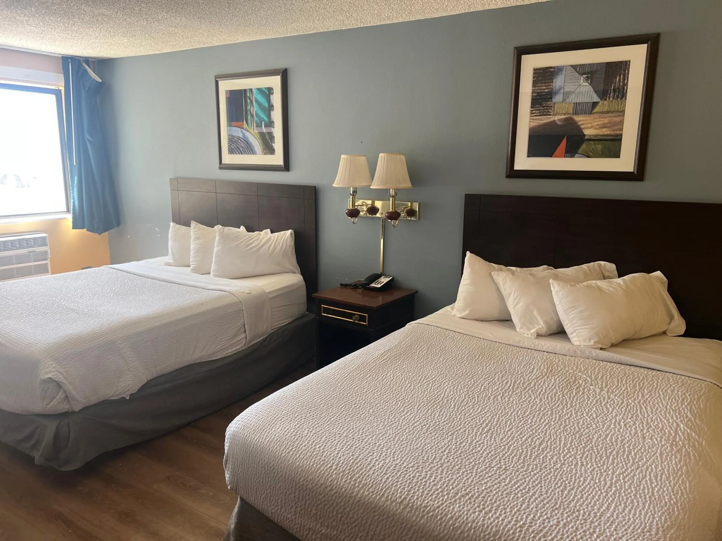 Bedroom, Bed in Travelodge by Wyndham Laramie