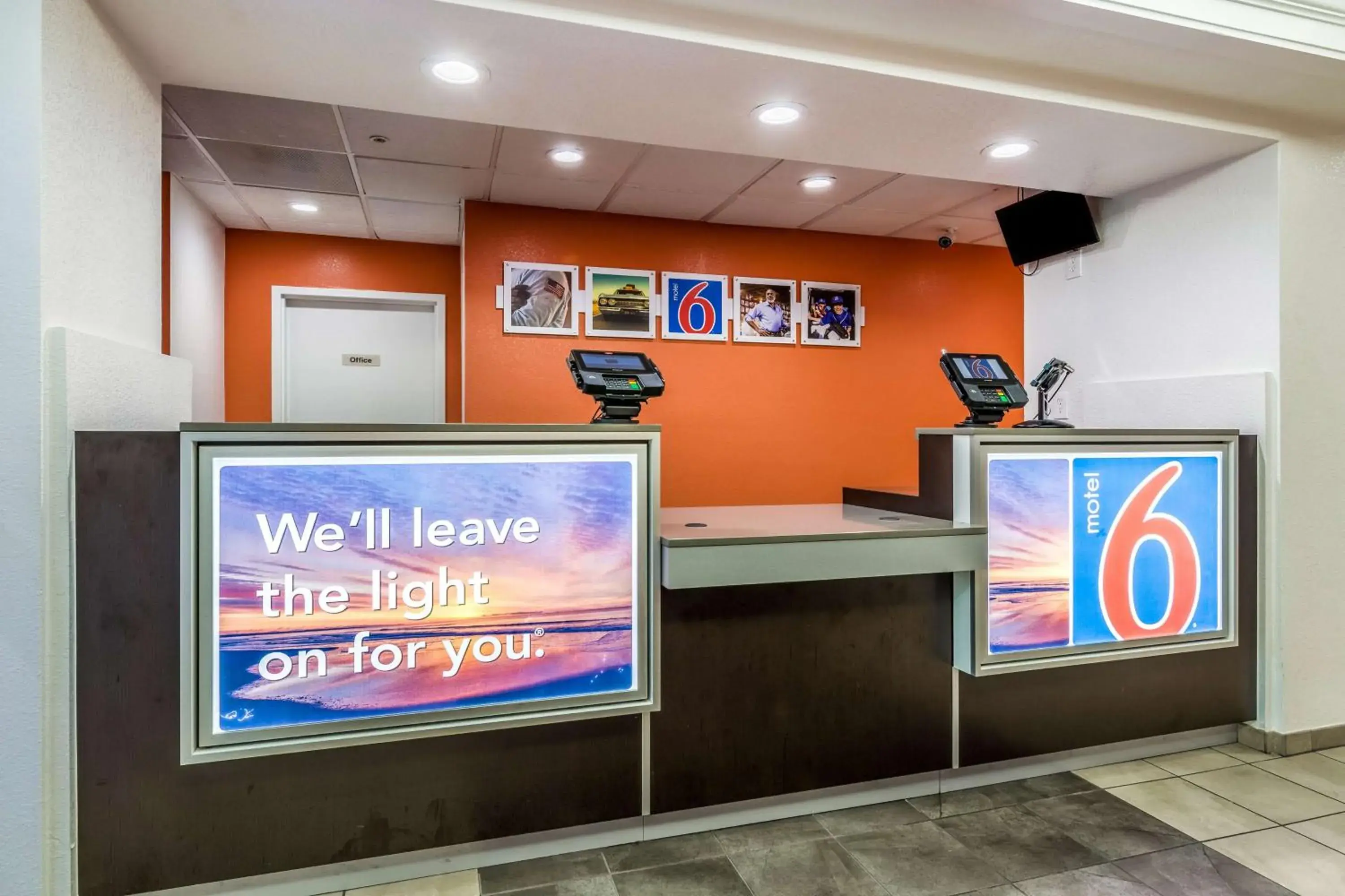 Lobby or reception, TV/Entertainment Center in Motel 6-Fort Mill, SC - Charlotte
