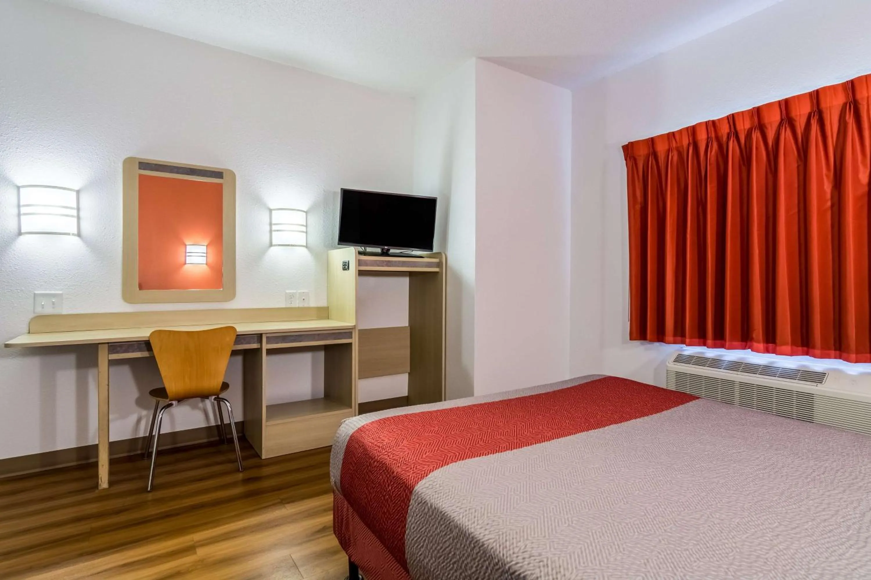 Photo of the whole room, Bed in Motel 6-Fort Mill, SC - Charlotte