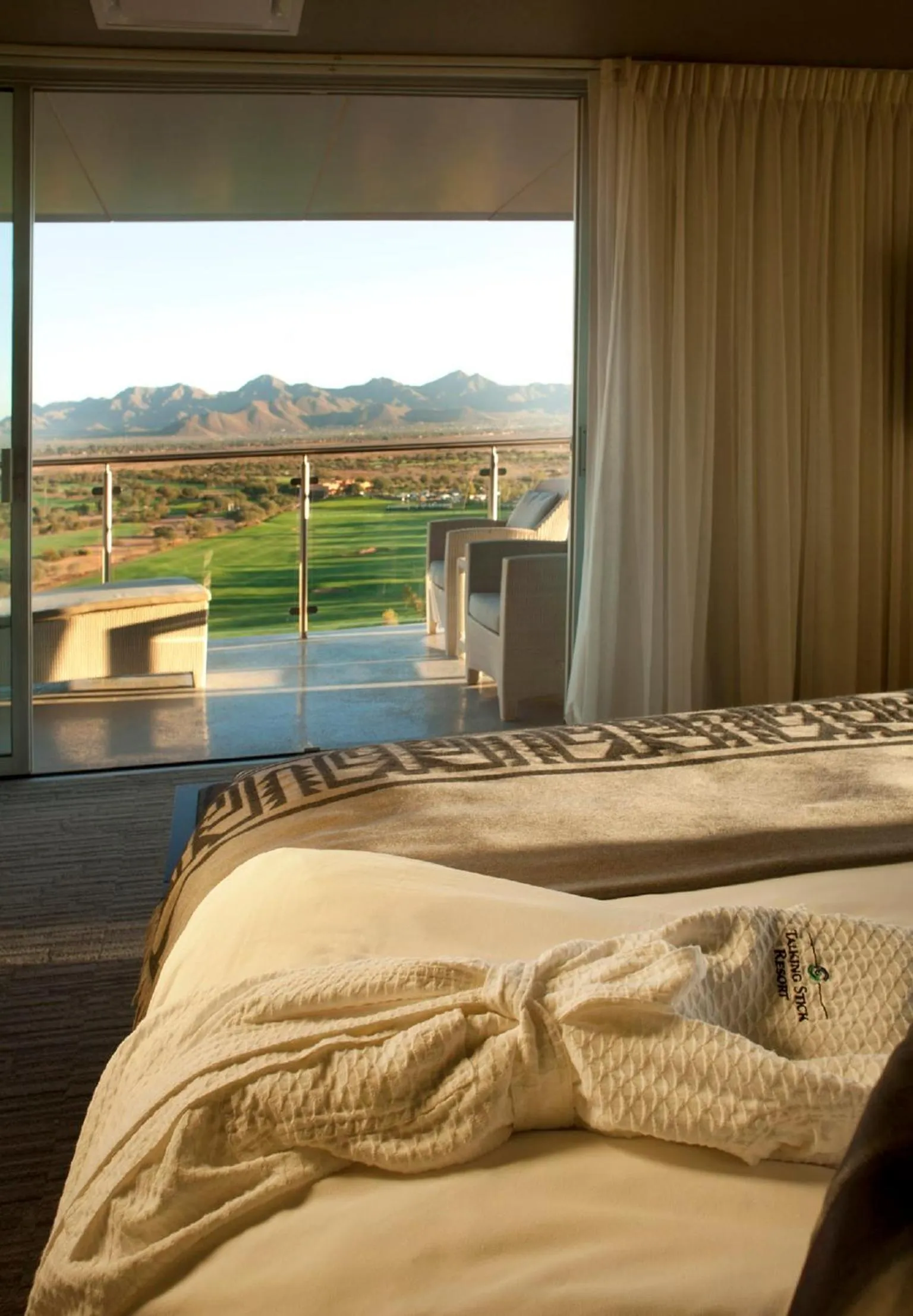 View (from property/room), Bed in Talking Stick Resort