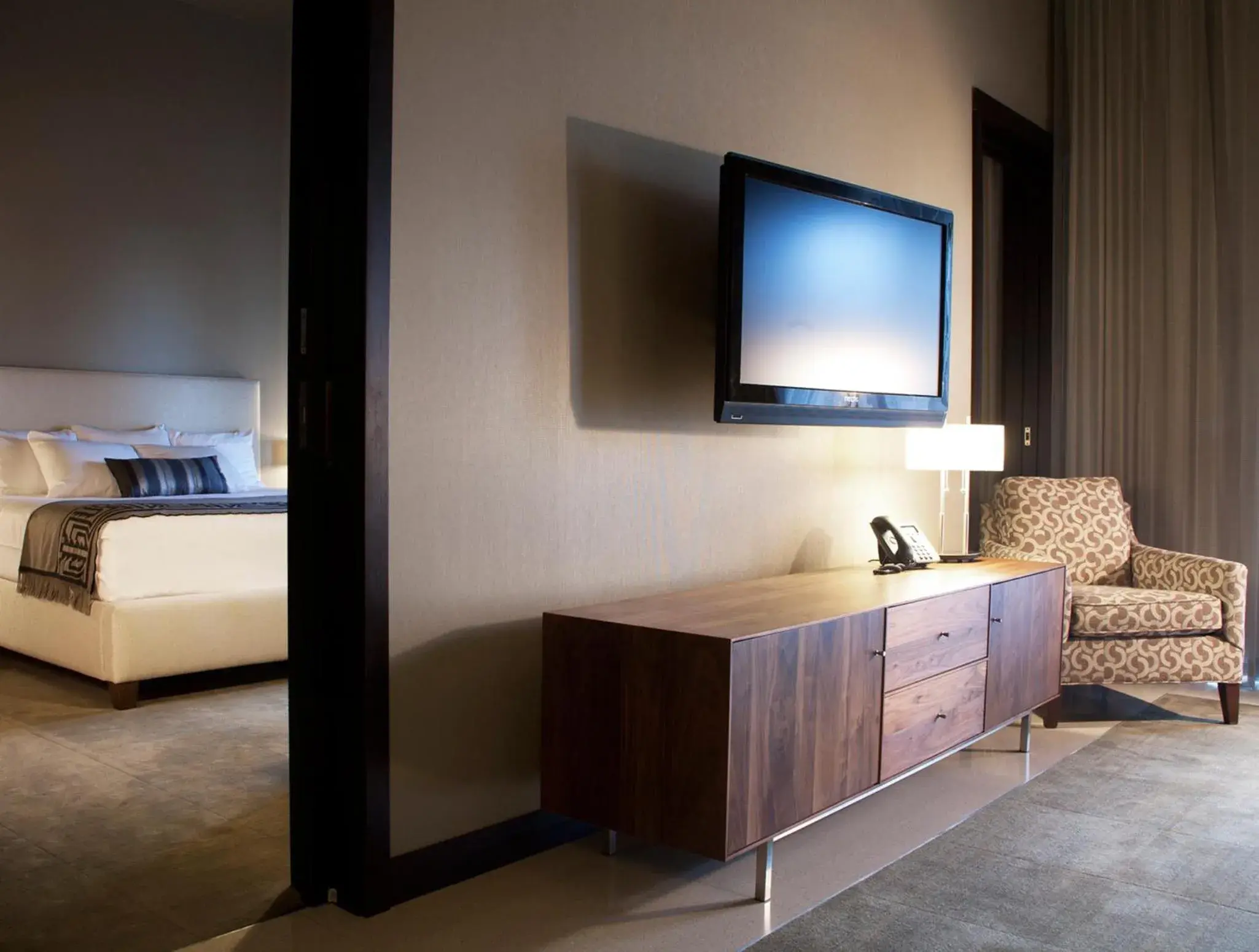 TV and multimedia, Bed in Talking Stick Resort TV and multimedia, Bed in Talking Stick Resort