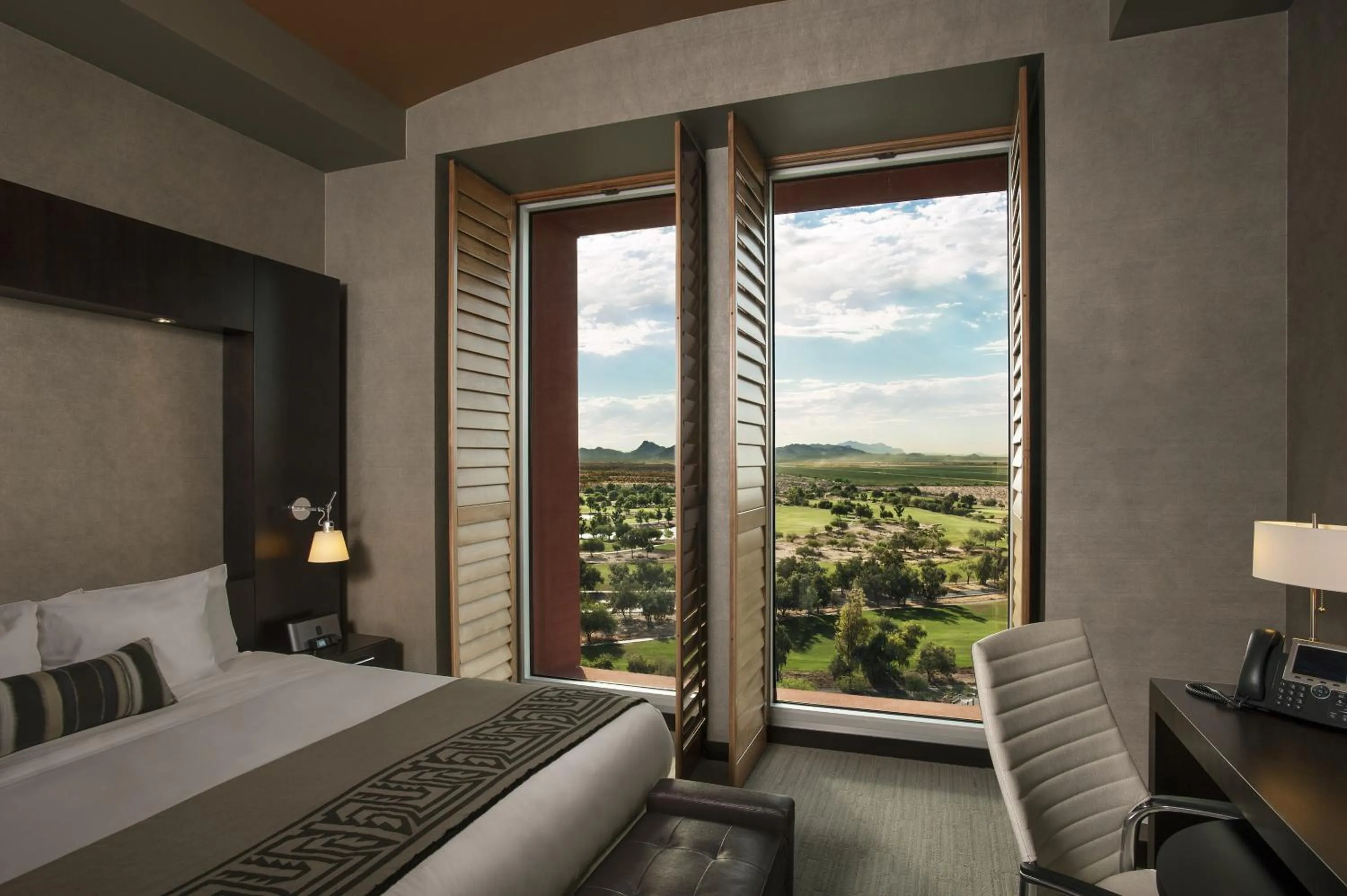 Mountain view, Bed in Talking Stick Resort