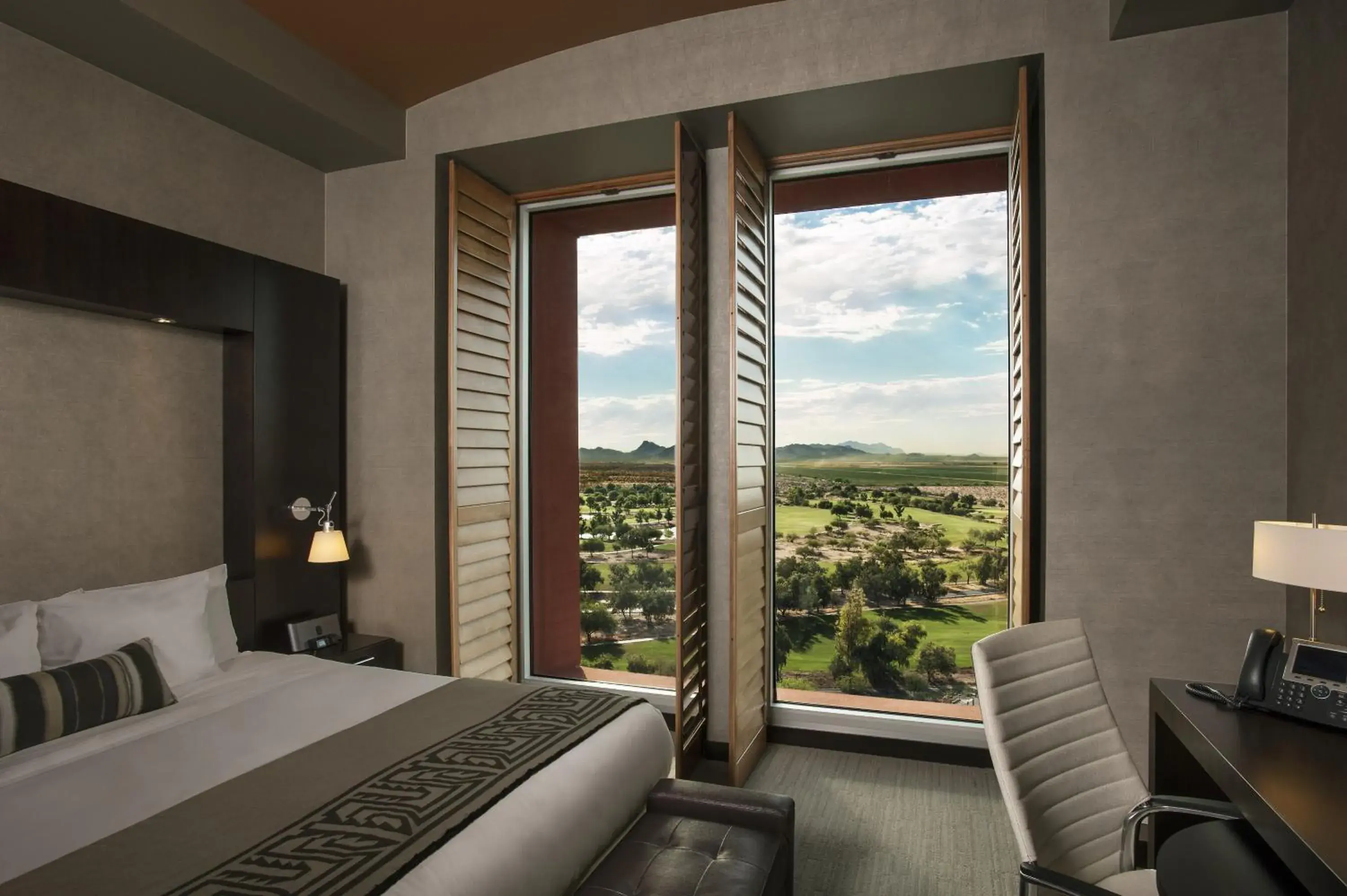 Mountain view, Bed in Talking Stick Resort Mountain view, Bed in Talking Stick Resort