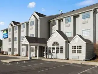 Facade/entrance in Days Inn & Suites by Wyndham Lafayette IN Facade/entrance in Days Inn & Suites by Wyndham Lafayette IN