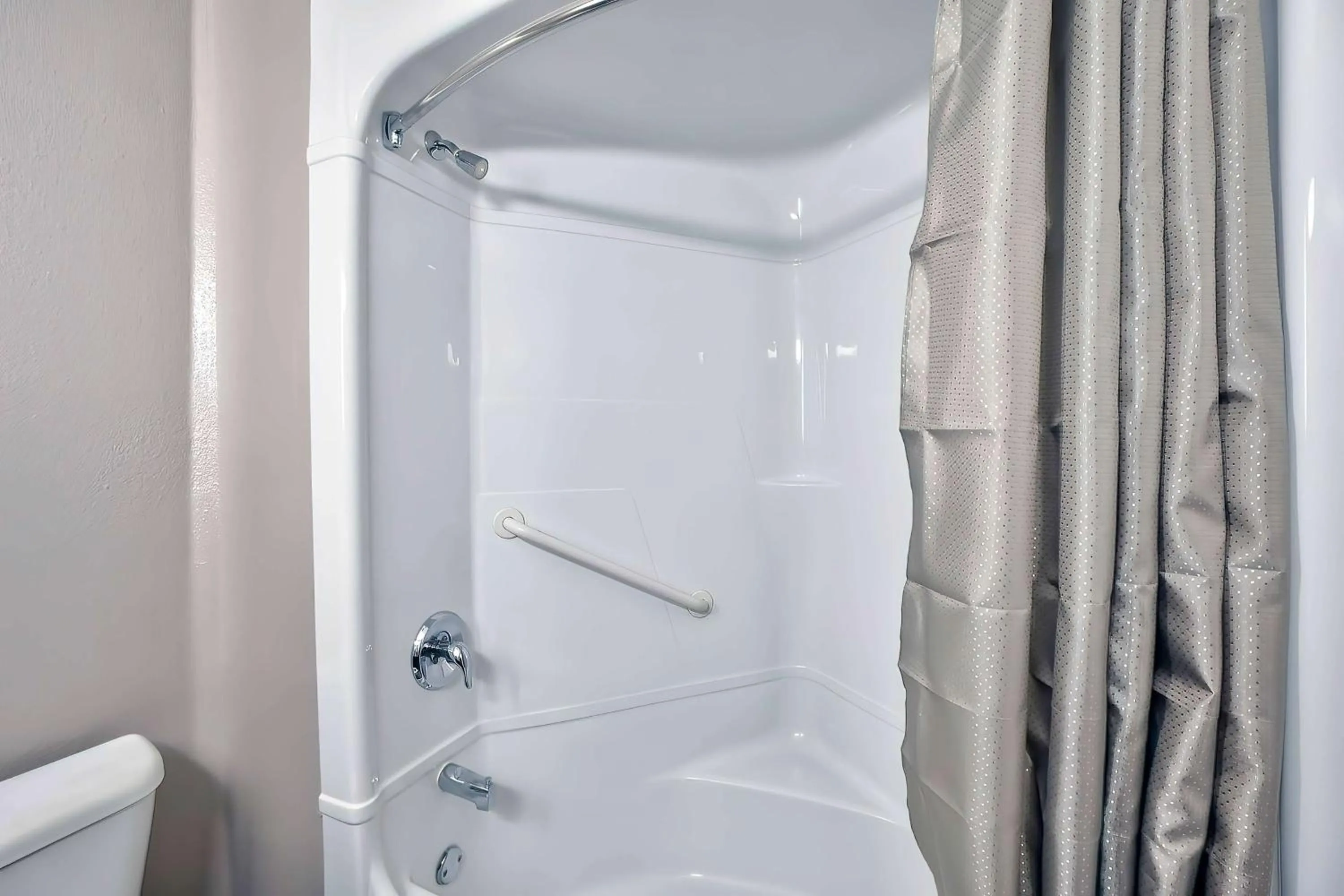 Bedroom in Motel 6-Benbrook, TX - Fort Worth