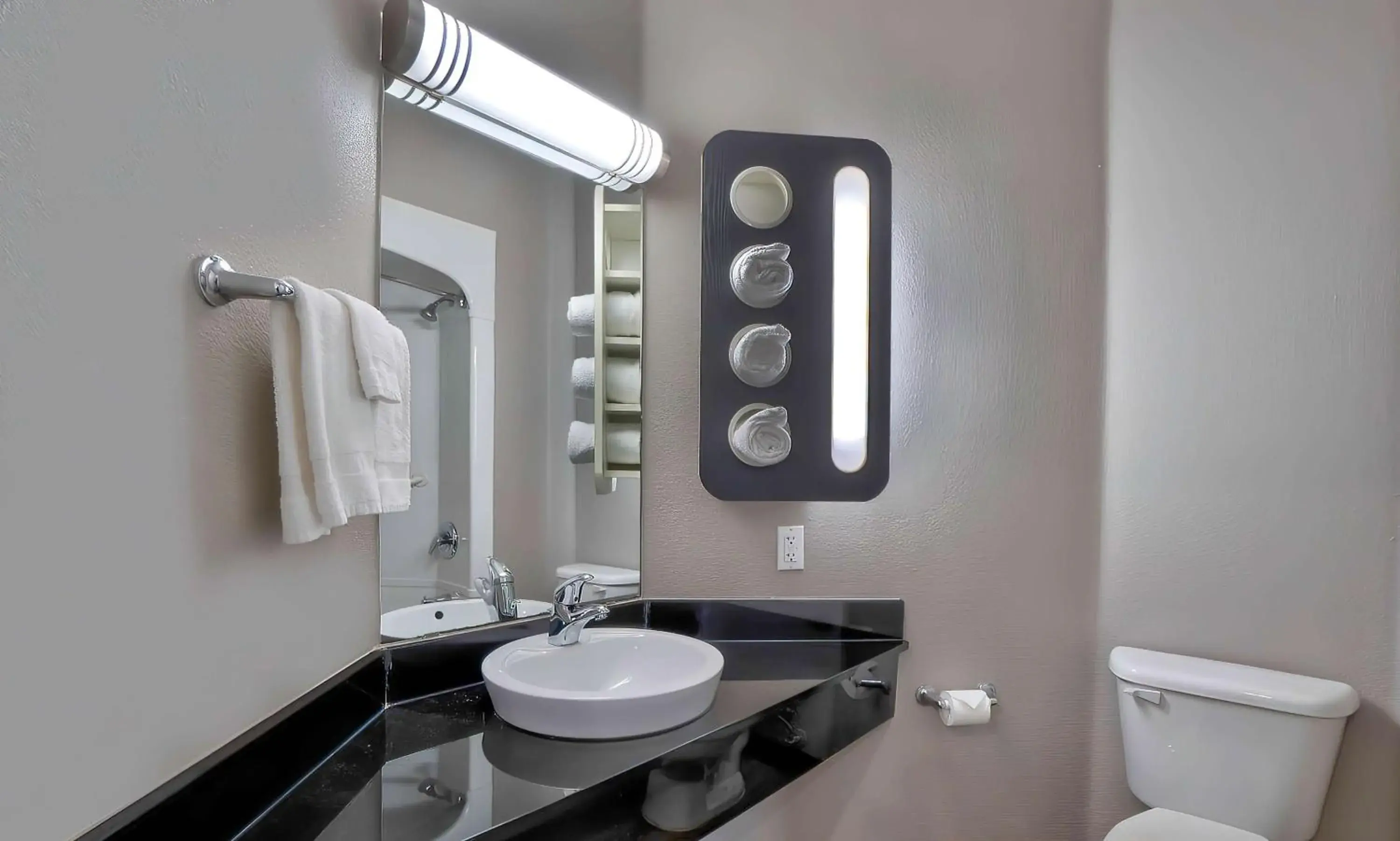 Bedroom in Motel 6-Benbrook, TX - Fort Worth Bedroom in Motel 6-Benbrook, TX - Fort Worth