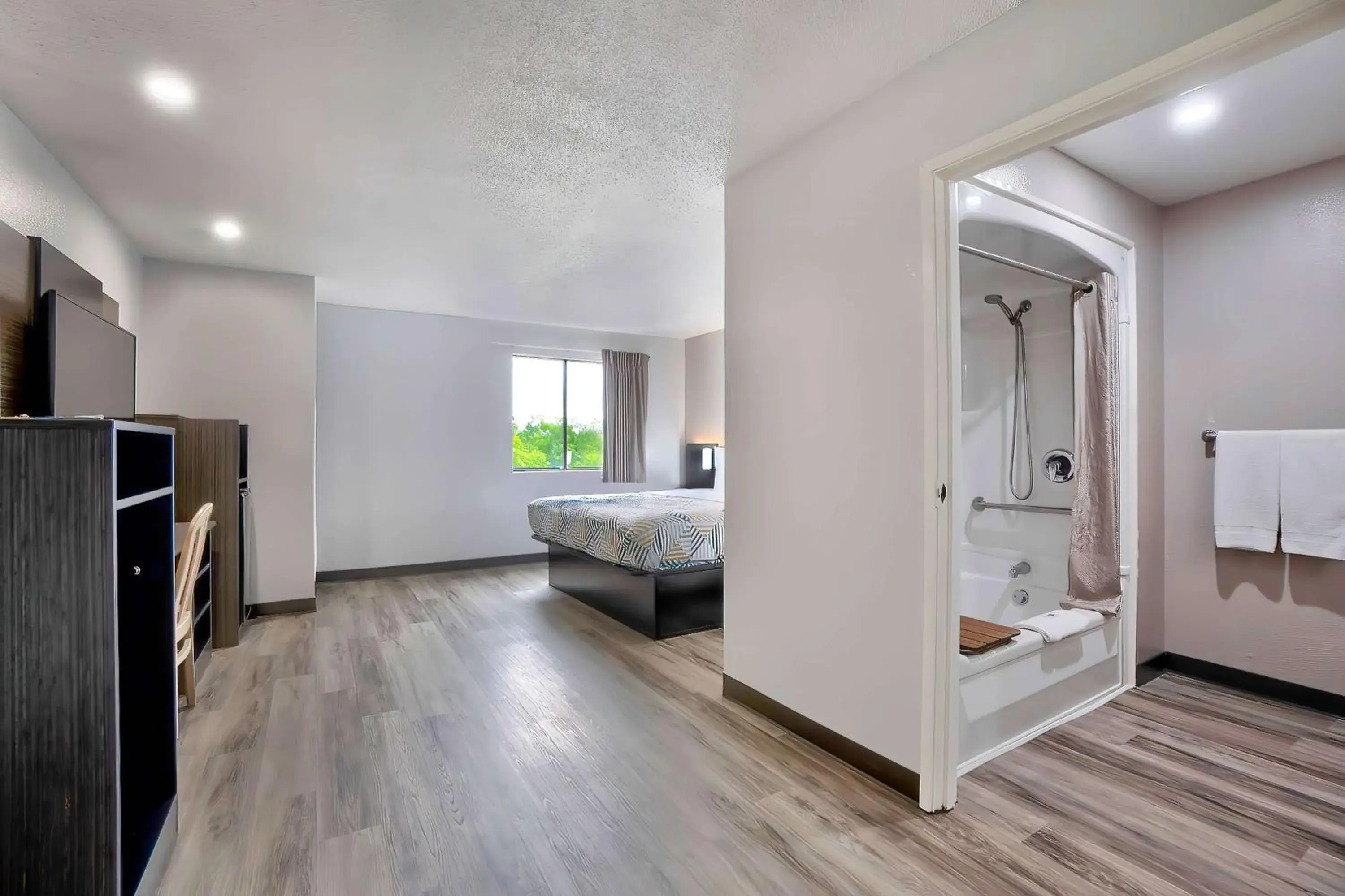 Bedroom, Bed in Motel 6-Benbrook, TX - Fort Worth Bedroom, Bed in Motel 6-Benbrook, TX - Fort Worth