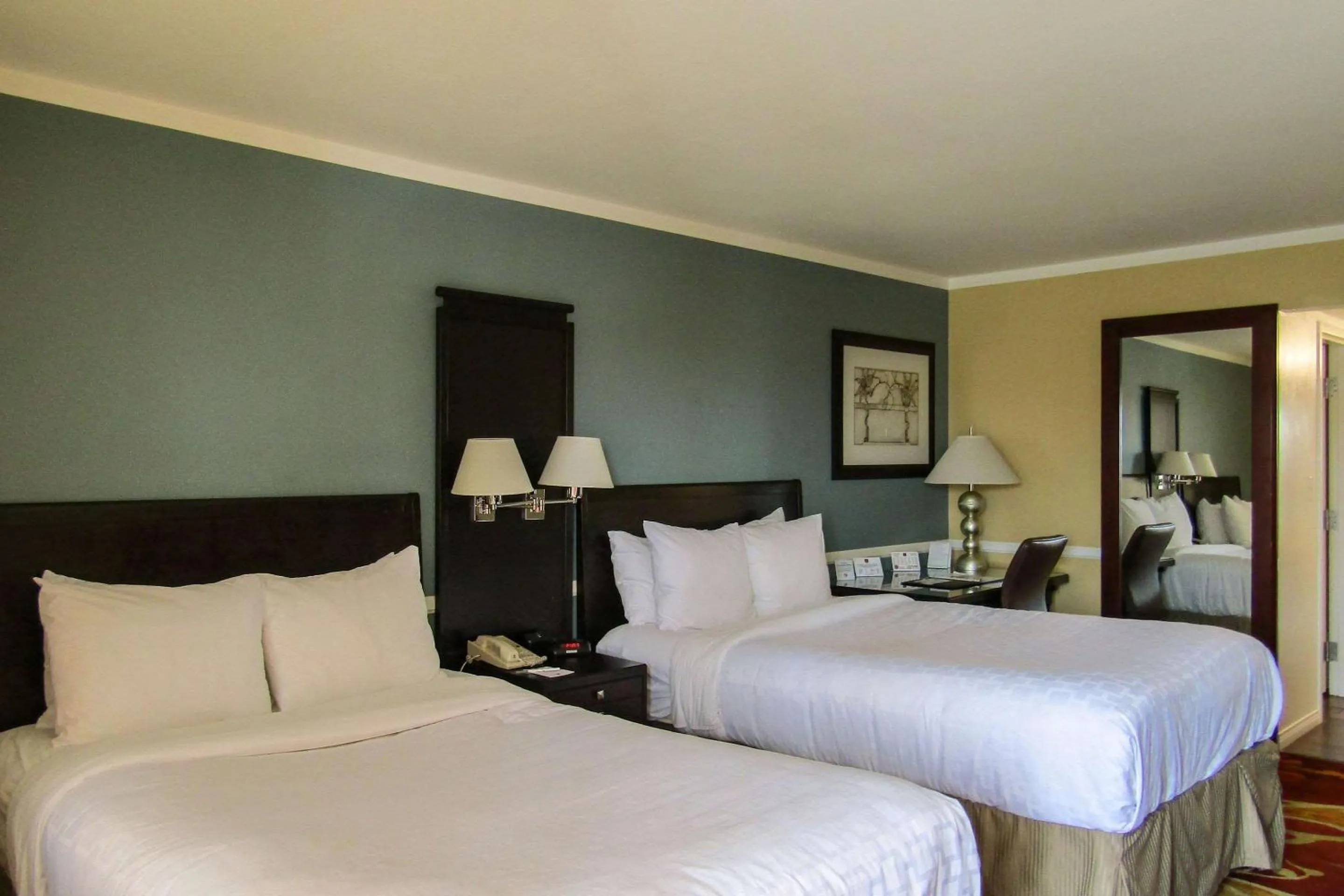 Bedroom, Bed in Clarion Inn Near China Lake Naval Station