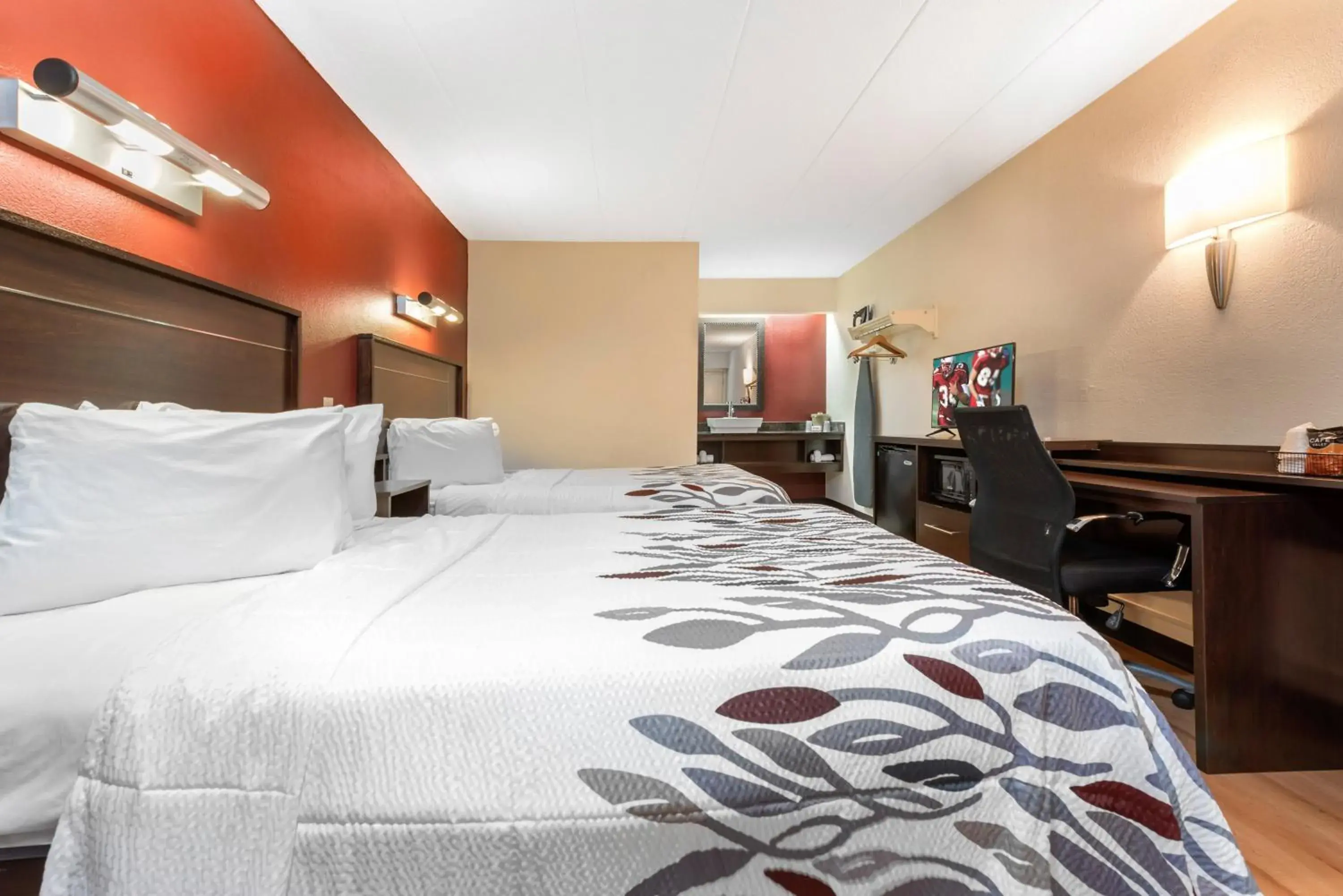 Photo of the whole room, Bed in Red Roof Inn Lafayette - Purdue University Photo of the whole room, Bed in Red Roof Inn Lafayette - Purdue University