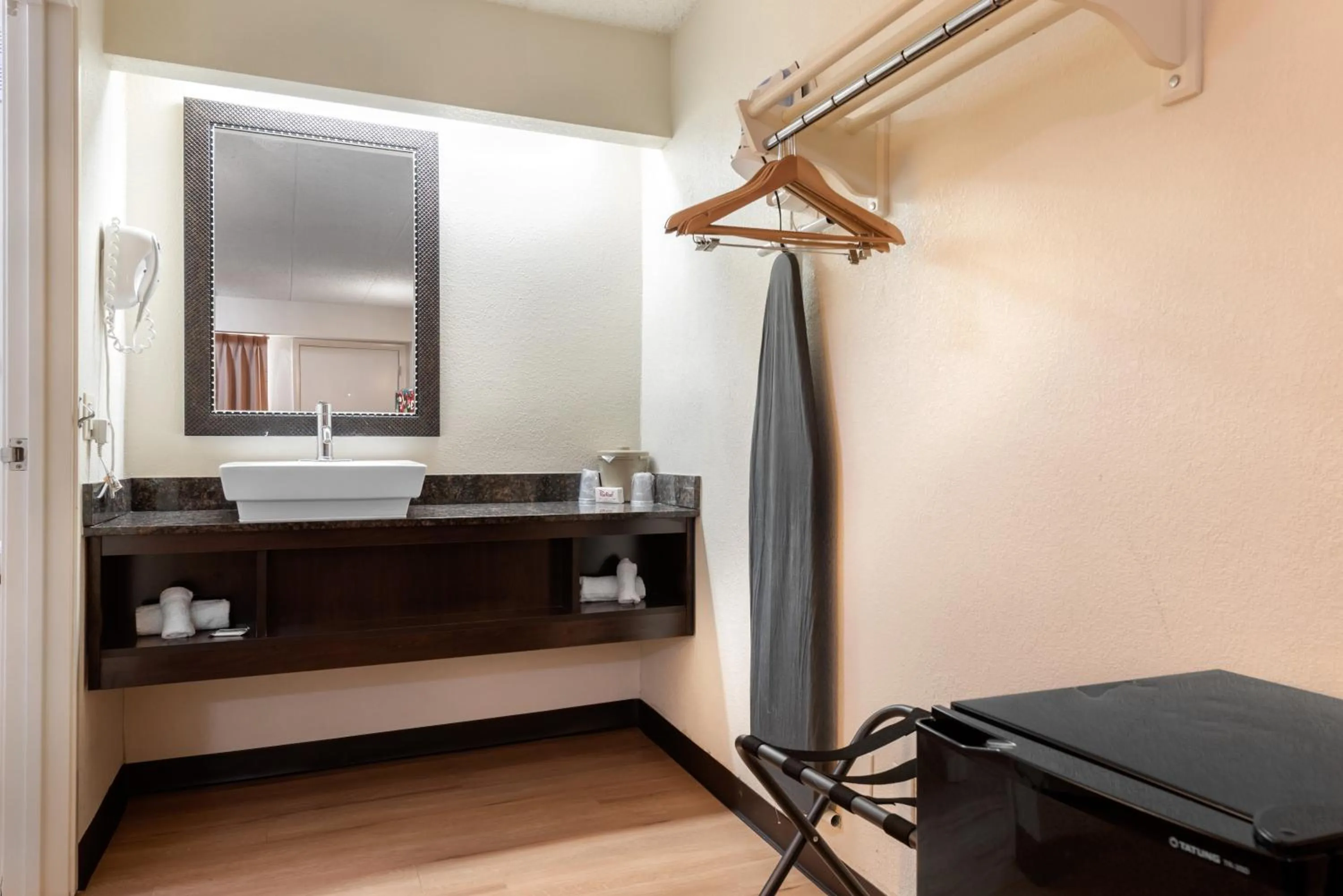 Bedroom in Red Roof Inn Lafayette - Purdue University